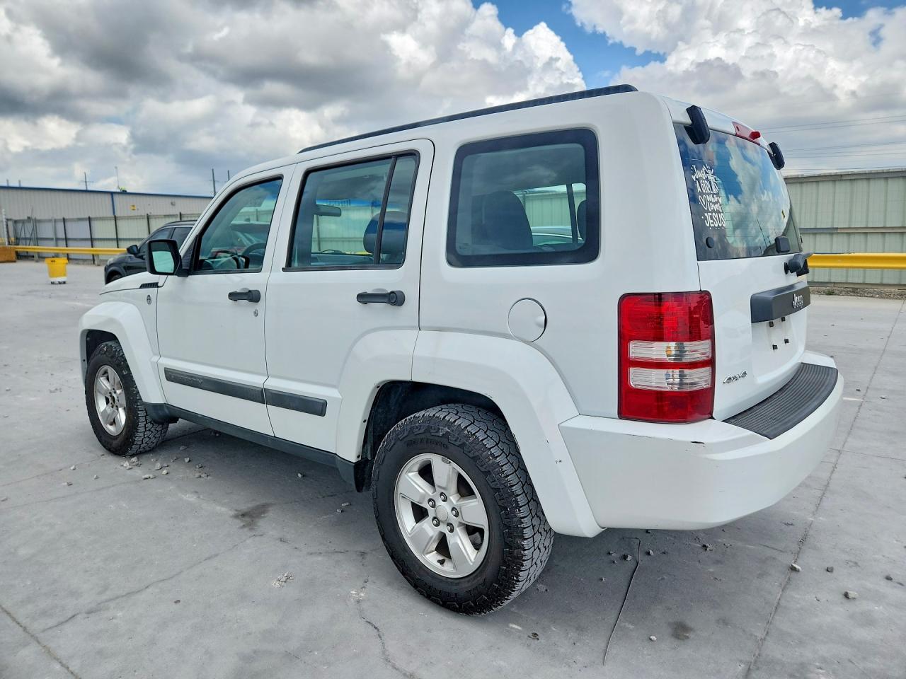 2012 Jeep Liberty Sport White vin: 1C4PJMAK6CW208825