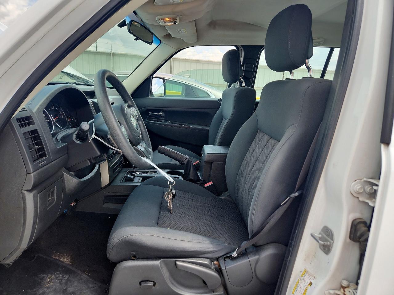 2012 Jeep Liberty Sport White vin: 1C4PJMAK6CW208825