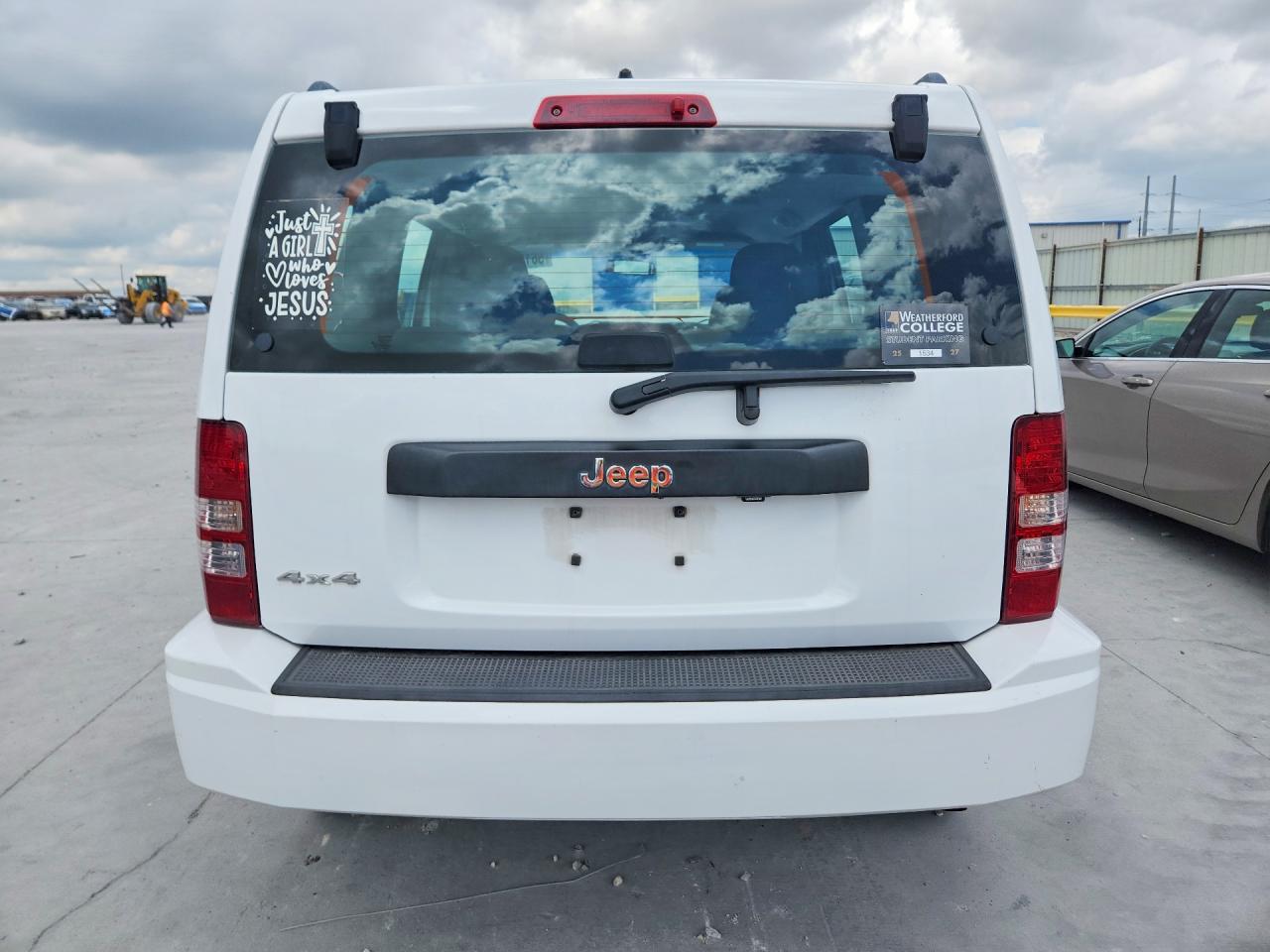 2012 Jeep Liberty Sport White vin: 1C4PJMAK6CW208825