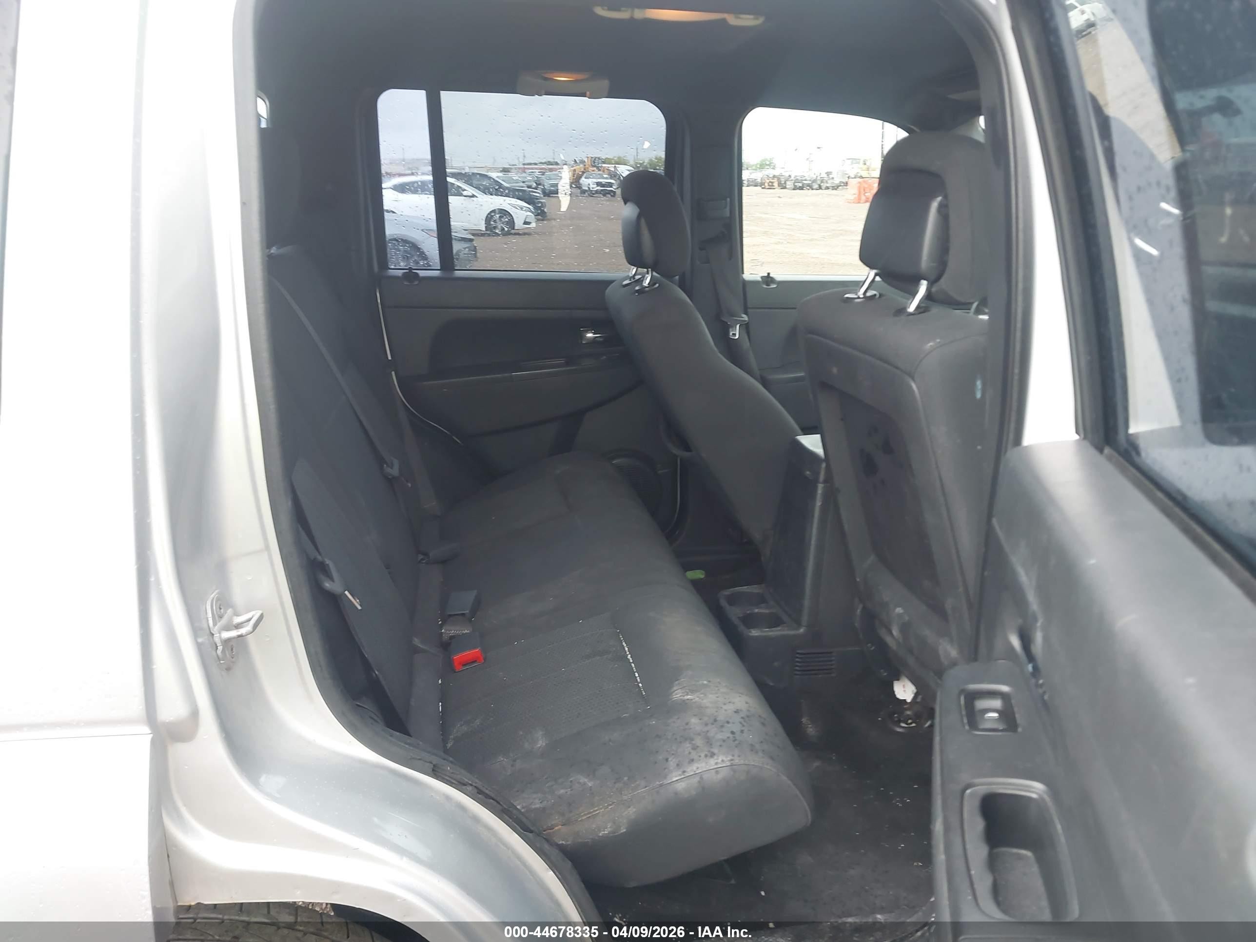 2012 Jeep Liberty Sport Silver vin: 1C4PJMAK7CW105865