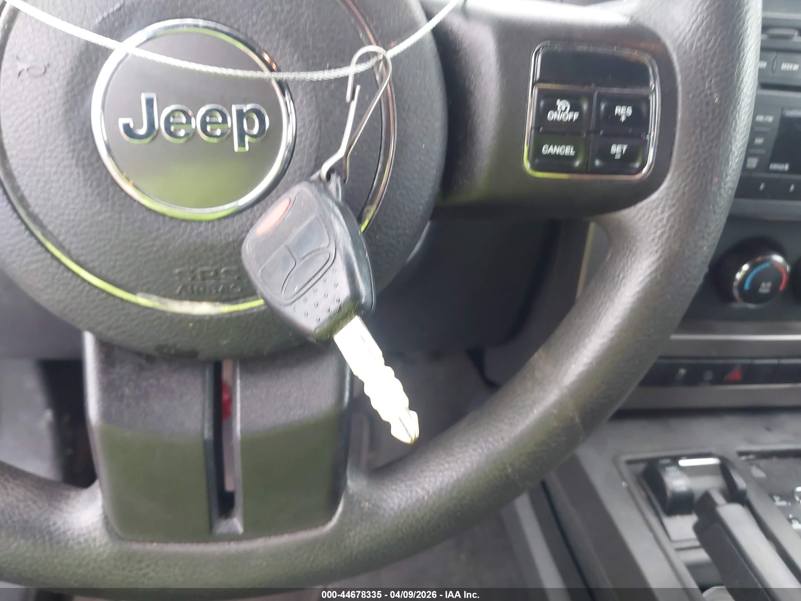 2012 Jeep Liberty Sport Silver vin: 1C4PJMAK7CW105865