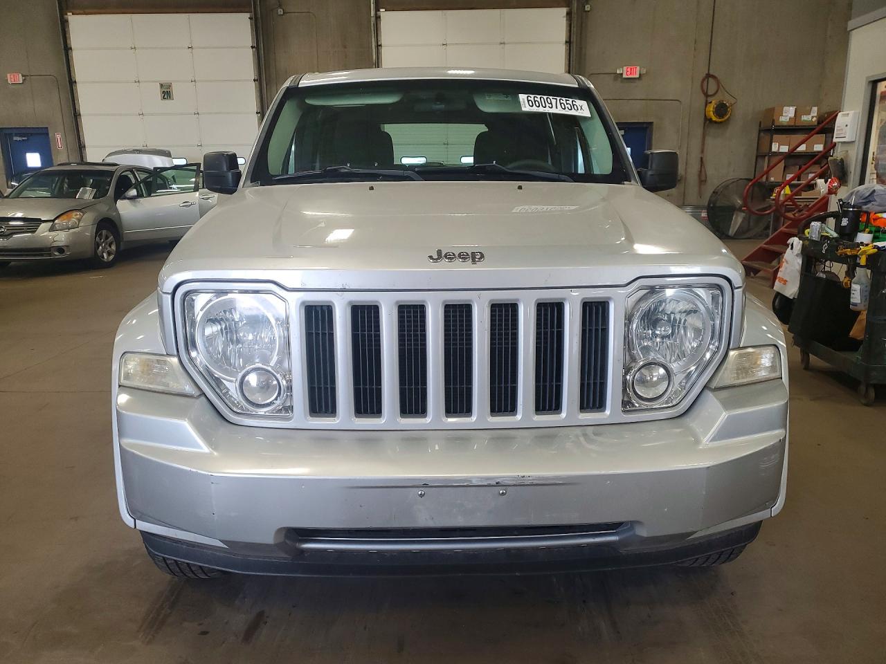 2012 Jeep Liberty Sport Серебряный vin: 1C4PJMAK7CW126019