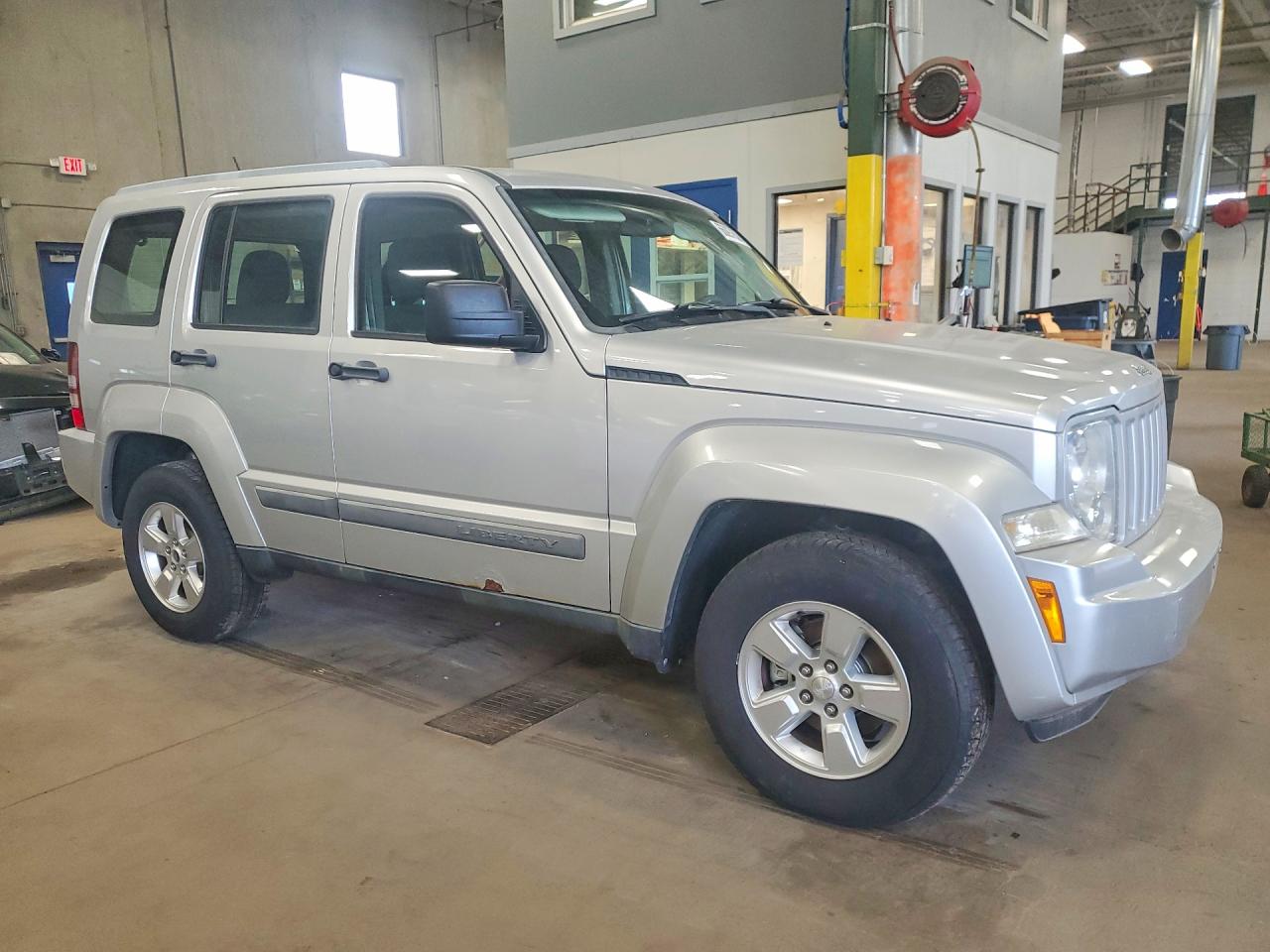 2012 Jeep Liberty Sport Серебряный vin: 1C4PJMAK7CW126019