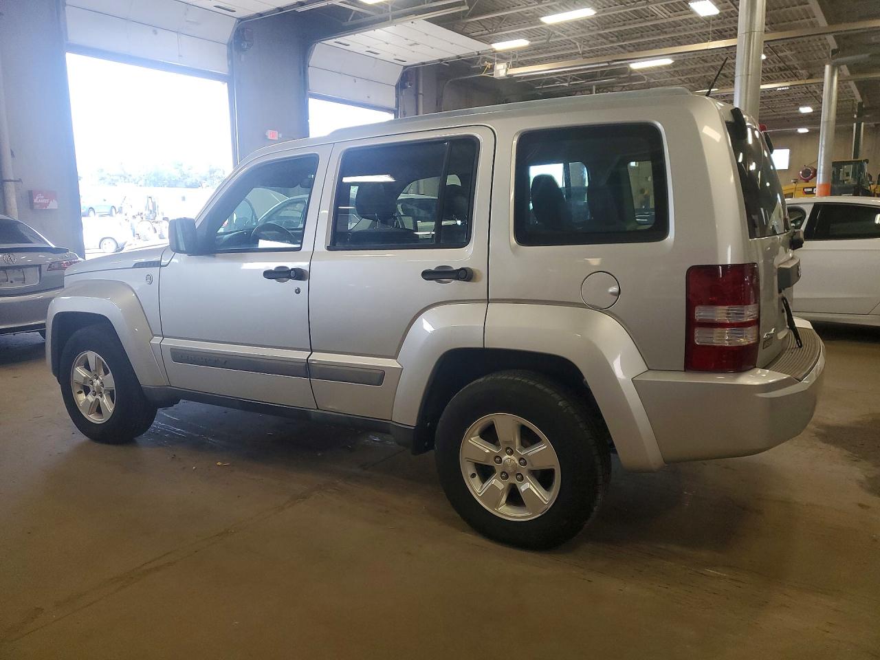 2012 Jeep Liberty Sport Серебряный vin: 1C4PJMAK7CW126019