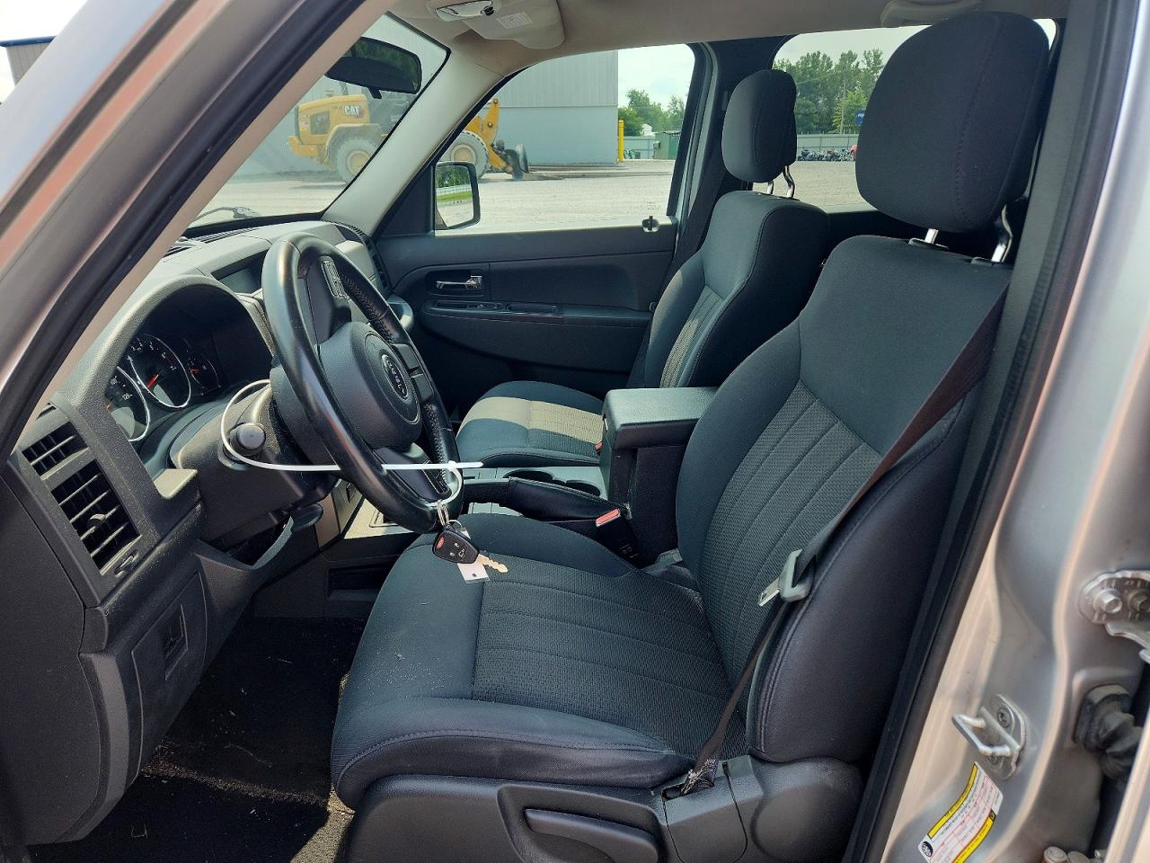 2012 Jeep Liberty Sport Серебряный vin: 1C4PJMAK7CW130832