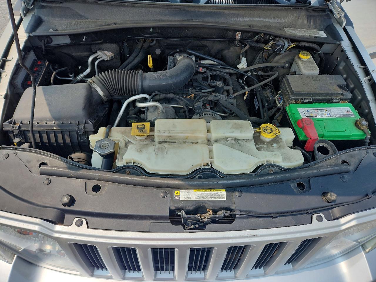 2012 Jeep Liberty Sport Серебряный vin: 1C4PJMAK7CW130832