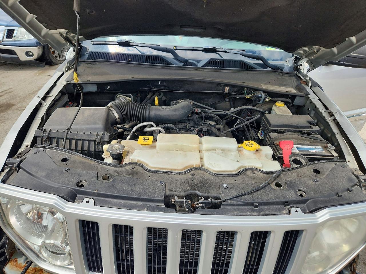 2012 Jeep Liberty Sport Silver vin: 1C4PJMAK7CW205559