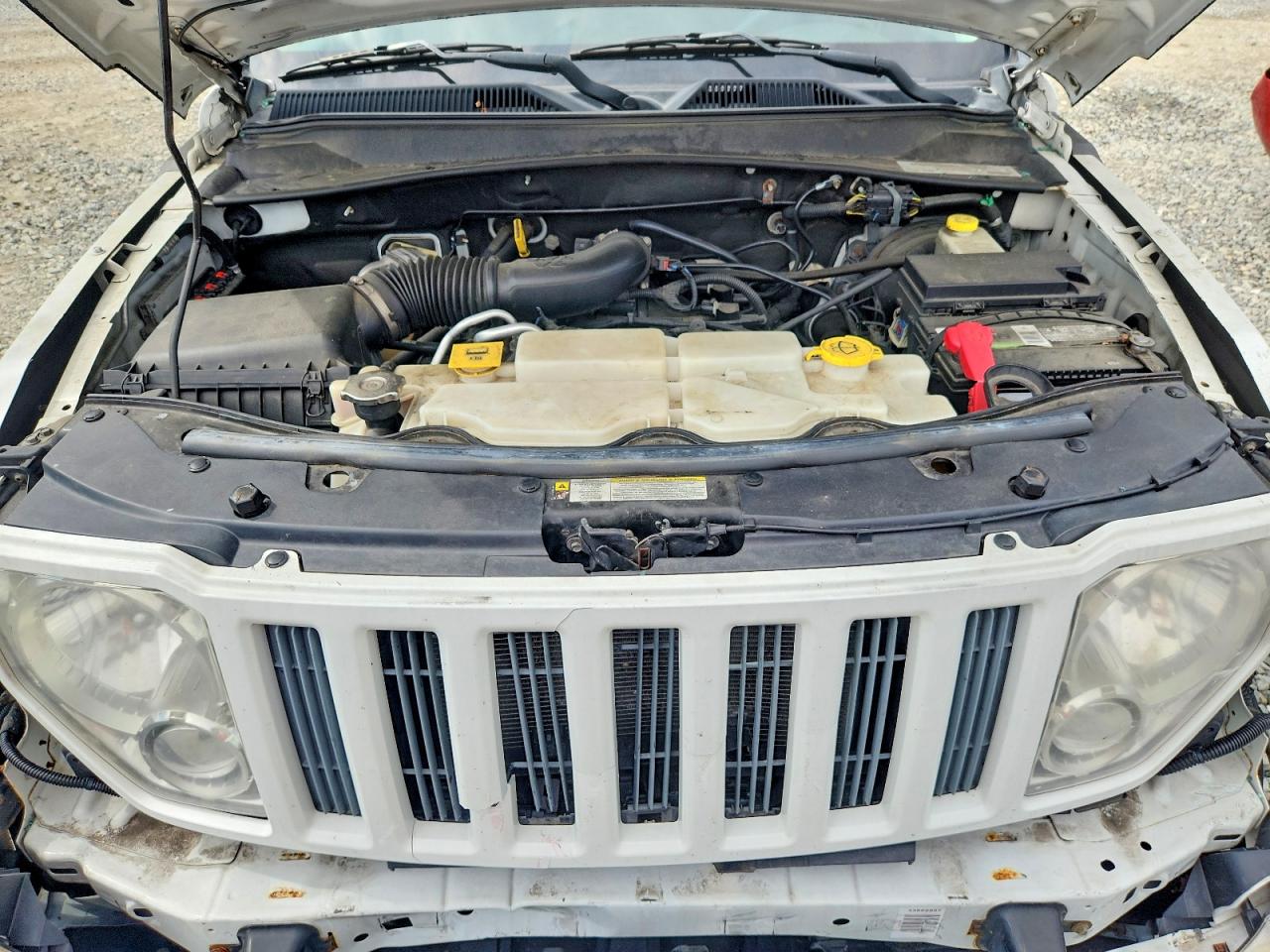 2012 Jeep Liberty Sport White vin: 1C4PJMAK8CW101372