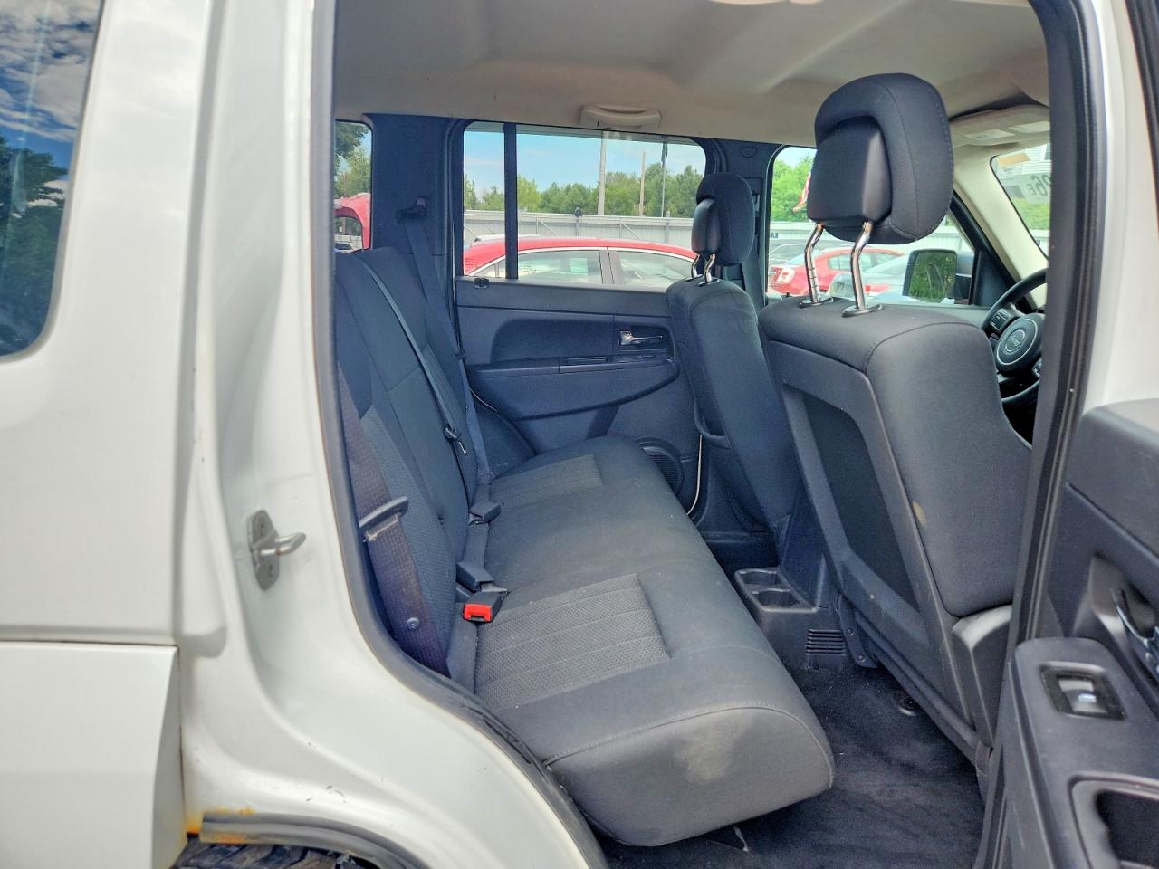 2012 Jeep Liberty Sport White vin: 1C4PJMAK8CW101372