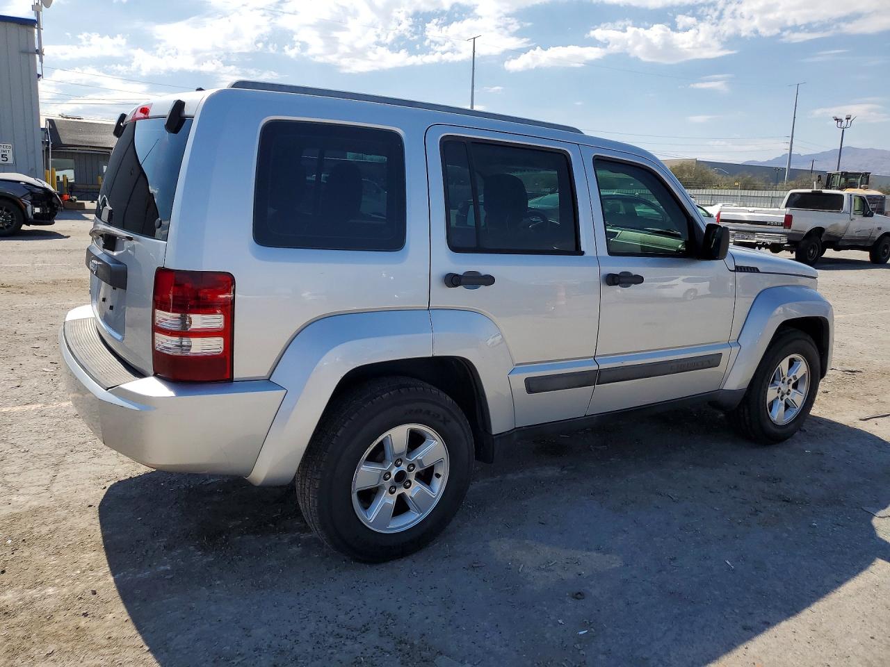 2012 Jeep Liberty Sport Silver vin: 1C4PJMAK8CW161782