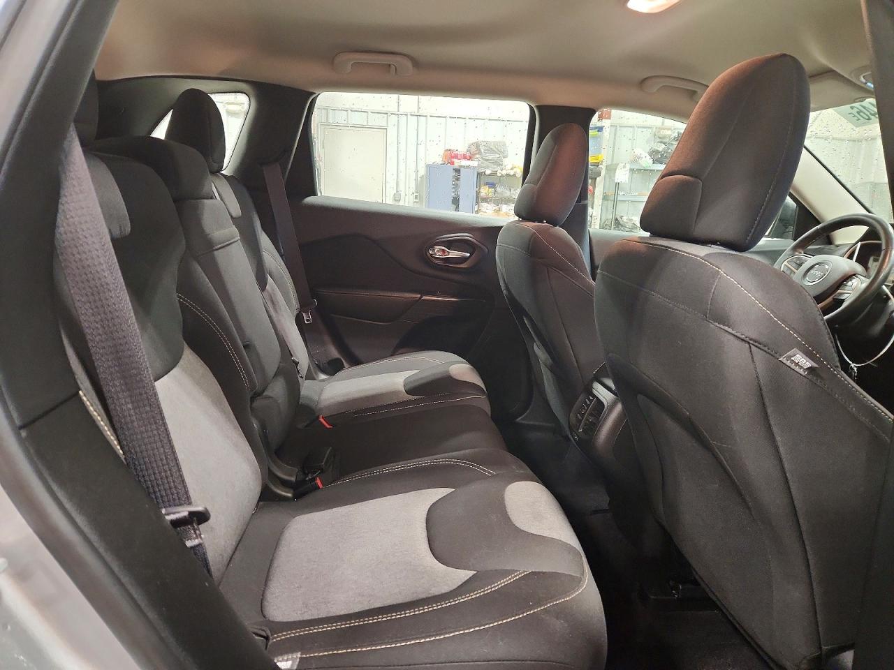 2017 Jeep Cherokee Sport Silver vin: 1C4PJMAS0HW504253