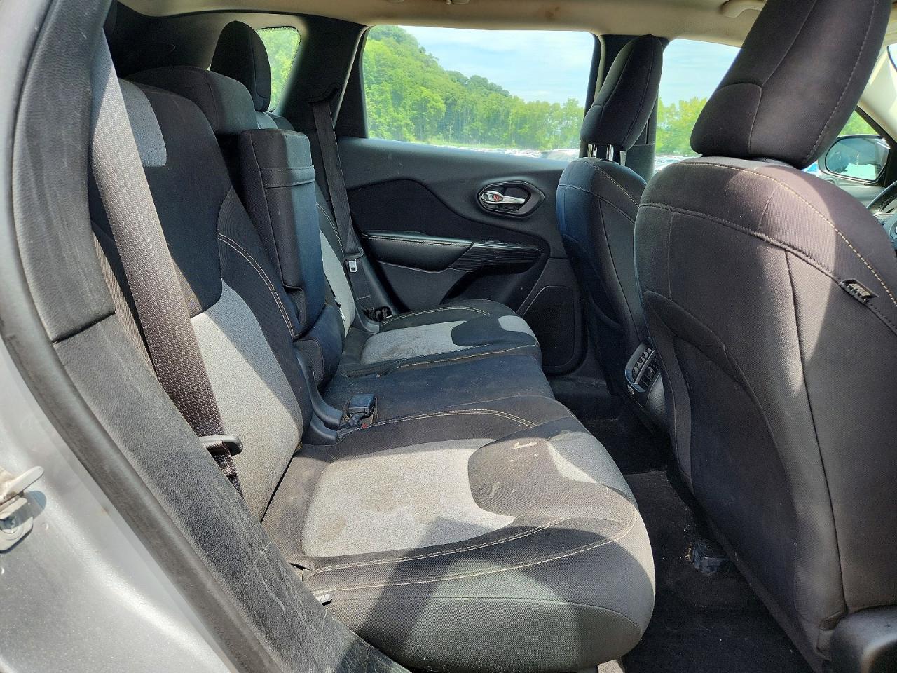 2014 Jeep Cherokee Sport Silver vin: 1C4PJMAS6EW150301