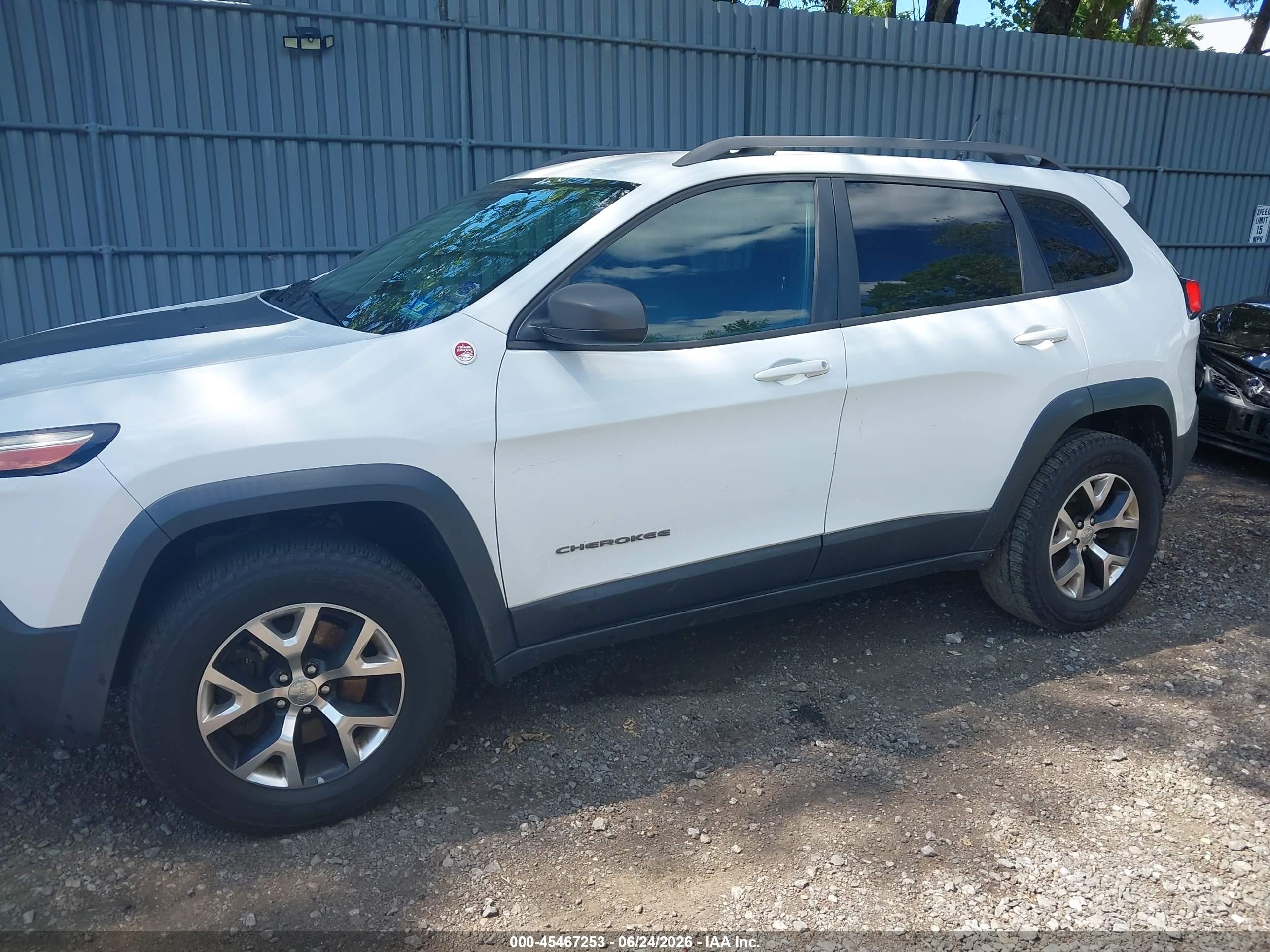 2014 Jeep Cherokee Trailhawk White vin: 1C4PJMBB0EW157274