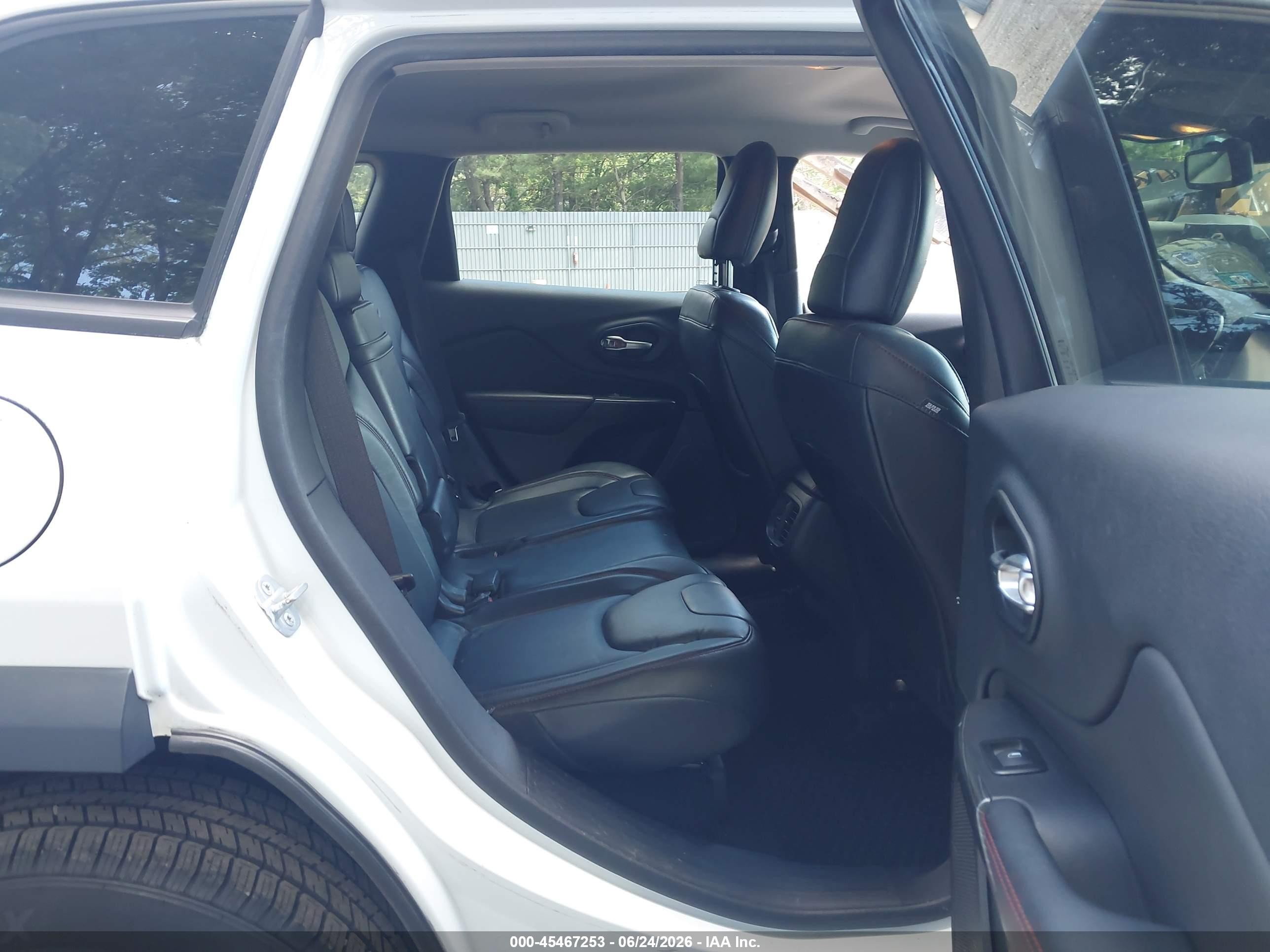 2014 Jeep Cherokee Trailhawk White vin: 1C4PJMBB0EW157274