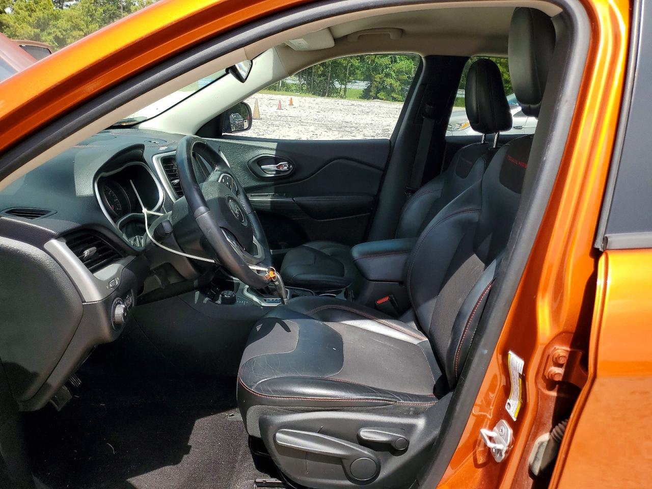 2015 Jeep Cherokee Trailhawk Orange vin: 1C4PJMBB1FW682751