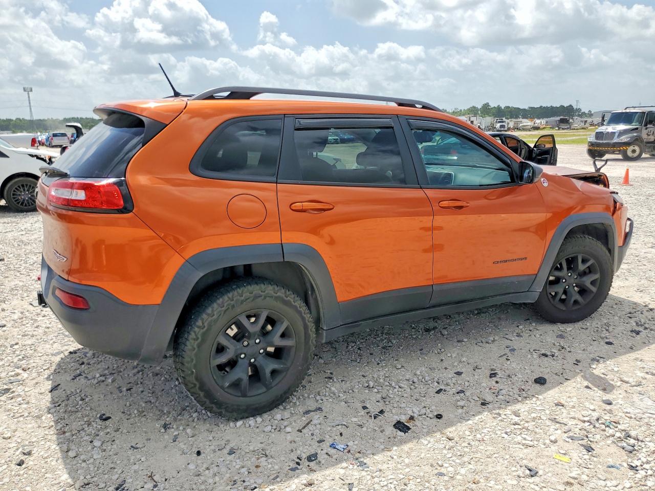 2015 Jeep Cherokee Trailhawk Orange vin: 1C4PJMBB1FW682751