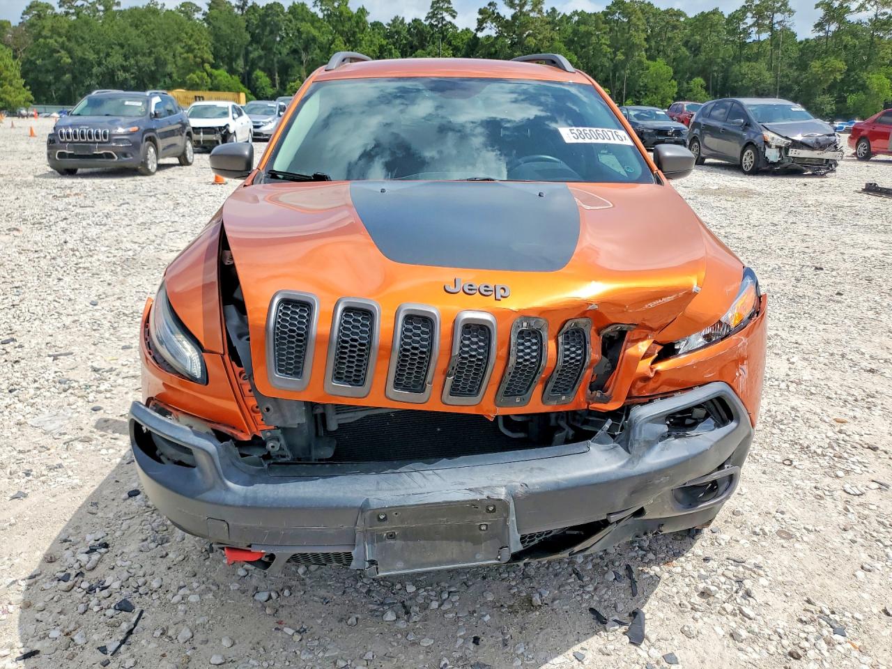 2015 Jeep Cherokee Trailhawk Orange vin: 1C4PJMBB1FW682751