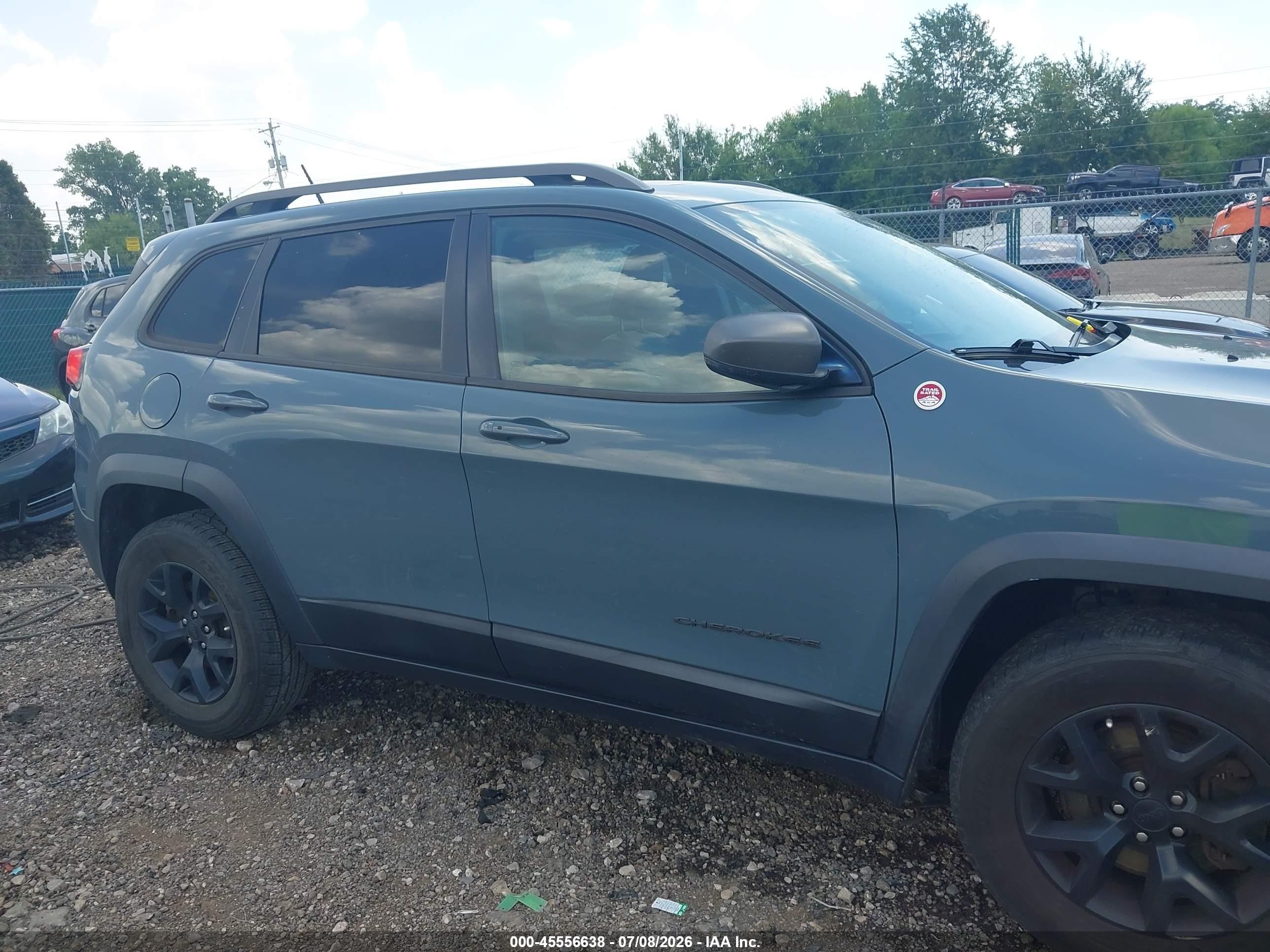 2015 Jeep Cherokee Trailhawk Gray vin: 1C4PJMBB2FW551229