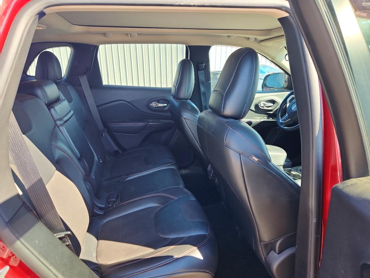 2015 Jeep Cherokee Trailhawk Burgundy vin: 1C4PJMBB3FW681584