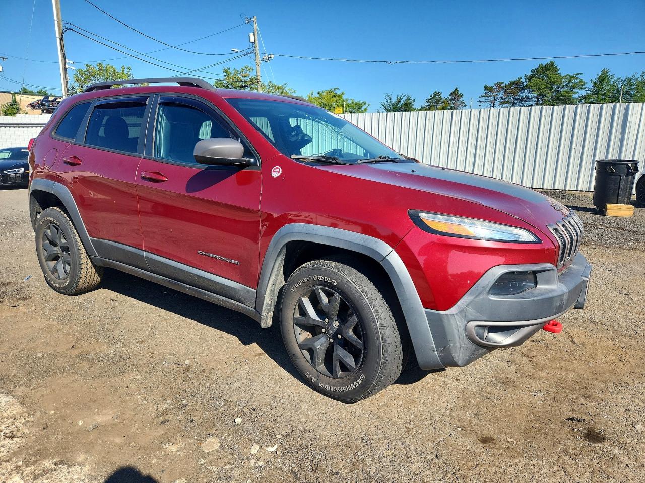 2015 Jeep Cherokee Trailhawk Burgundy vin: 1C4PJMBB3FW681584
