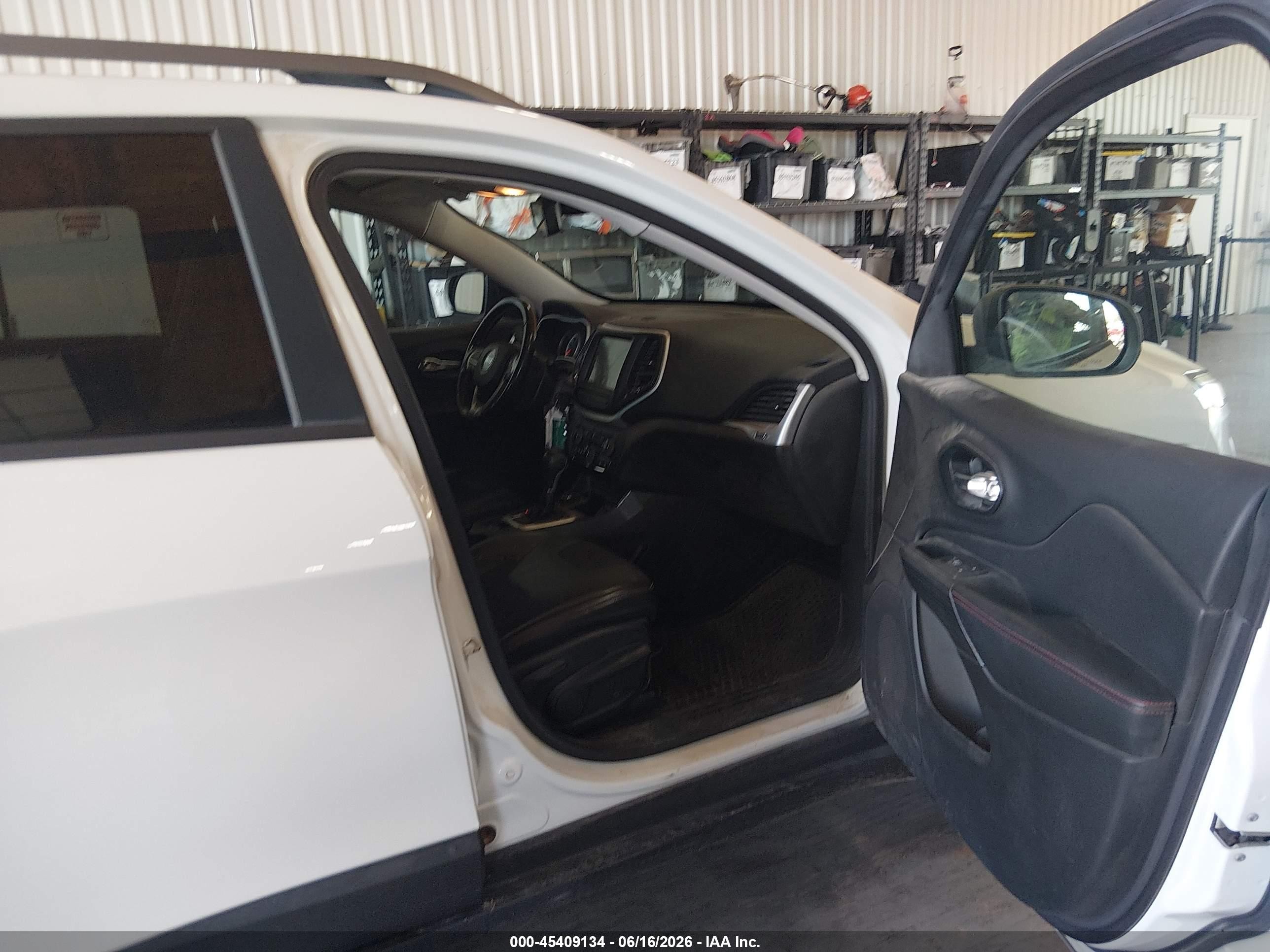 2015 Jeep Cherokee Trailhawk White vin: 1C4PJMBB4FW773089