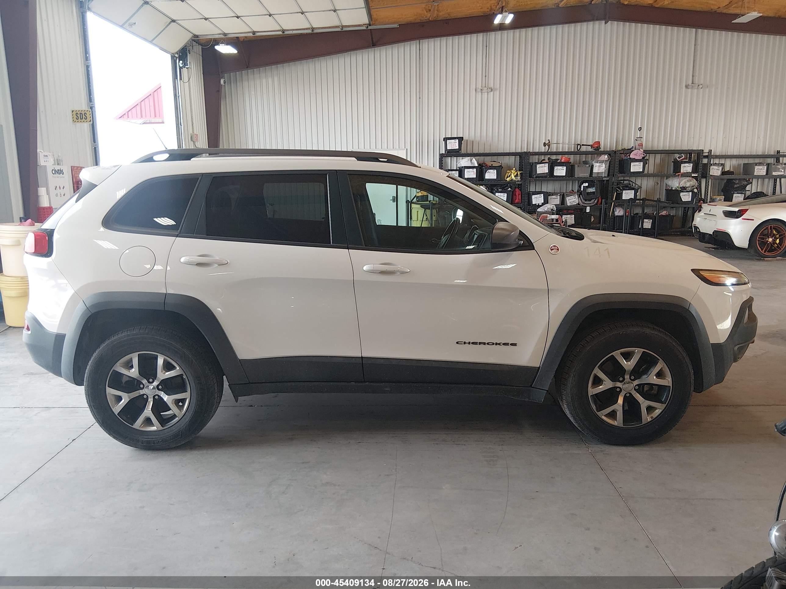 2015 Jeep Cherokee Trailhawk White vin: 1C4PJMBB4FW773089