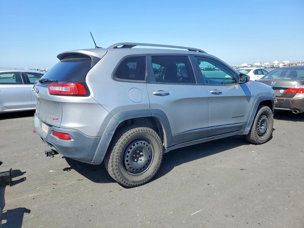 2017 Jeep Cherokee Trailhawk Silver vin: 1C4PJMBB4HW517277
