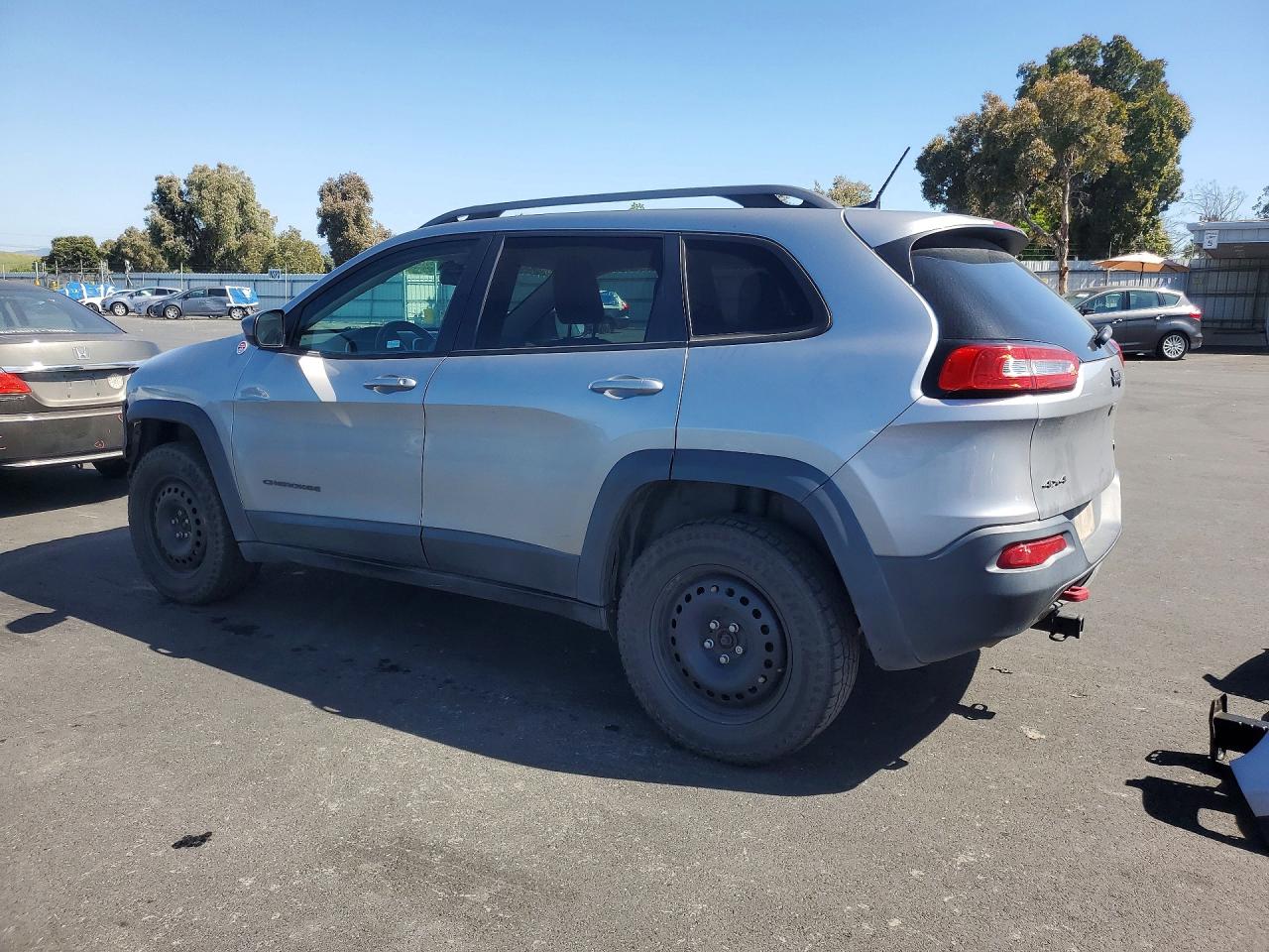 2017 Jeep Cherokee Trailhawk Silver vin: 1C4PJMBB4HW517277