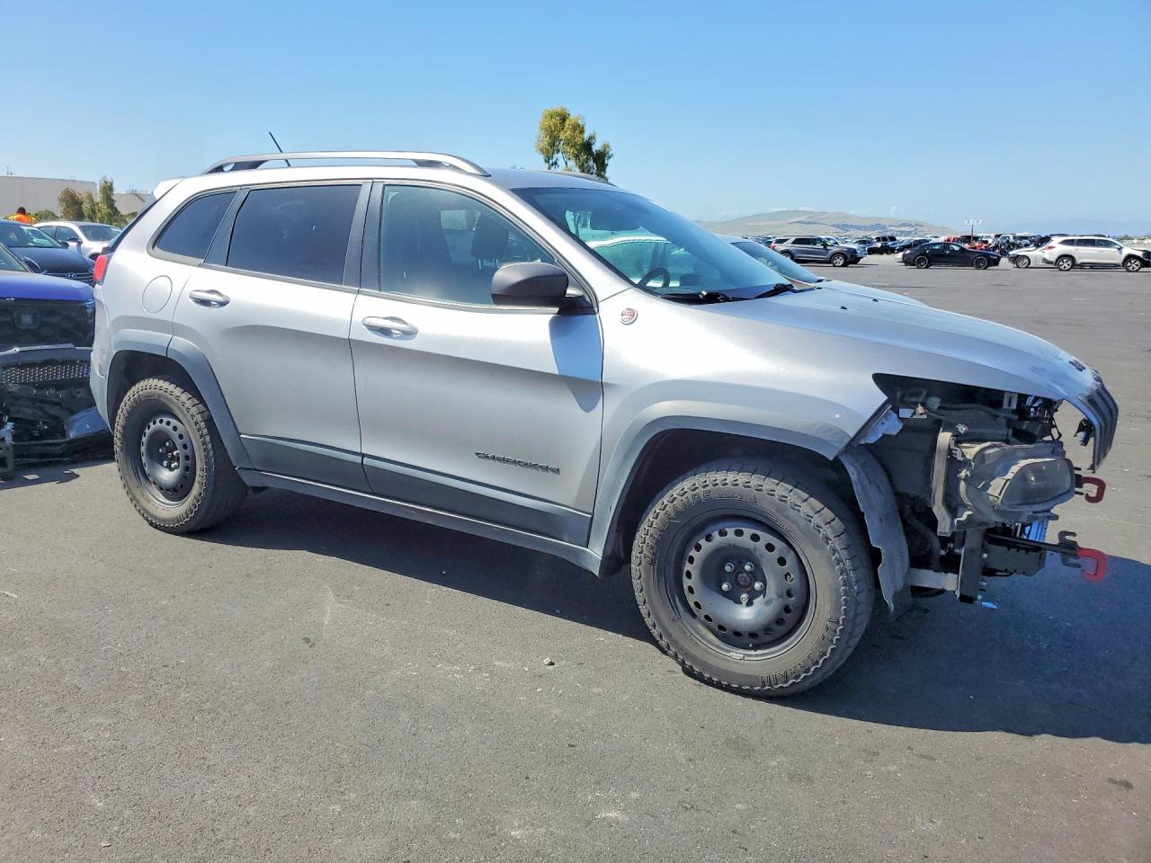 2017 Jeep Cherokee Trailhawk Silver vin: 1C4PJMBB4HW517277