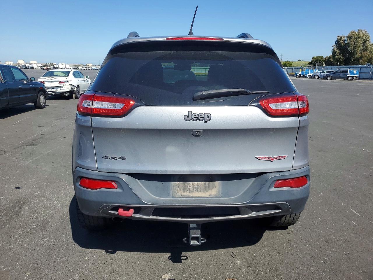 2017 Jeep Cherokee Trailhawk Silver vin: 1C4PJMBB4HW517277