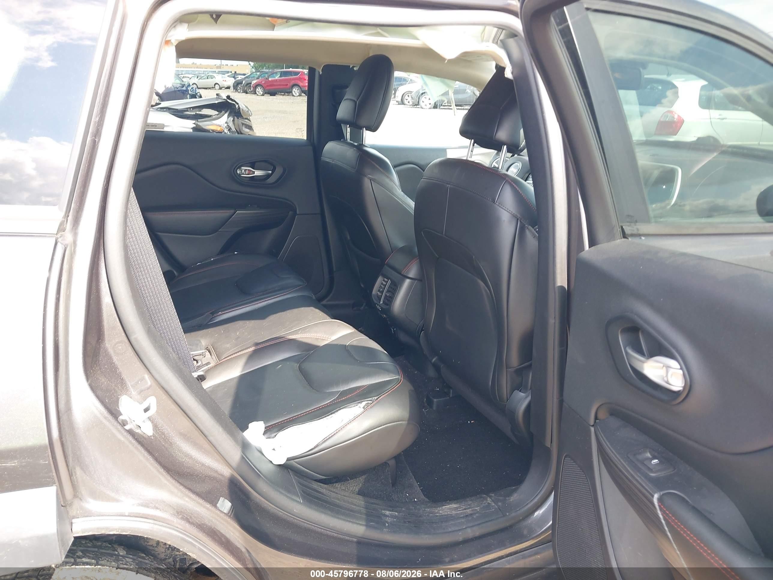 2015 Jeep Cherokee Trailhawk Gray vin: 1C4PJMBB7FW653464