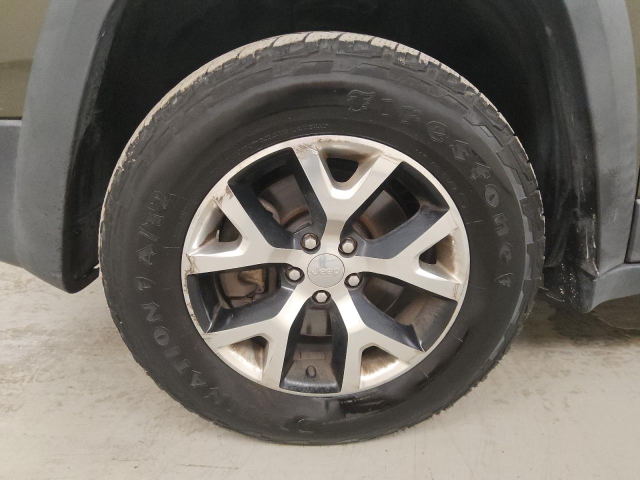 2014 Jeep Cherokee Trailhawk Green vin: 1C4PJMBB8EW204826 Damage: Left Front Wheel, Curb Rash, > 12 Inches