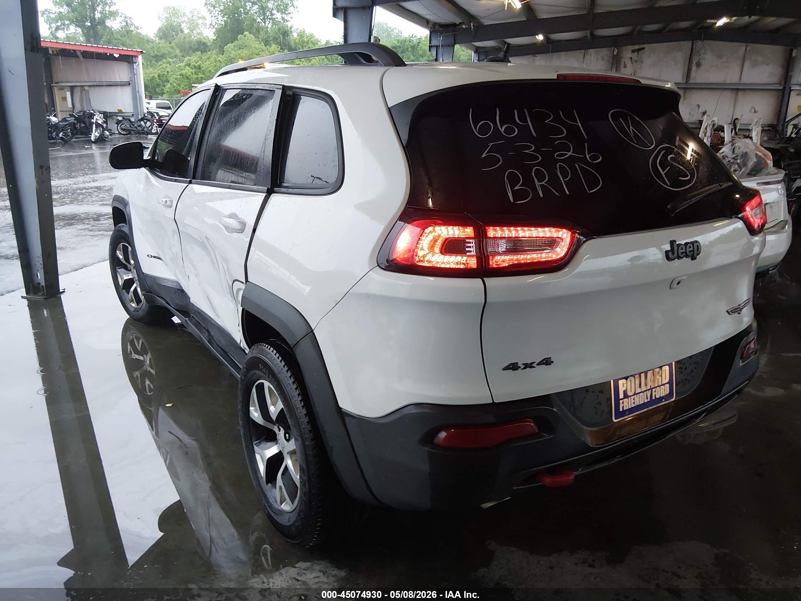 2015 Jeep Cherokee Trailhawk White vin: 1C4PJMBB8FW524813