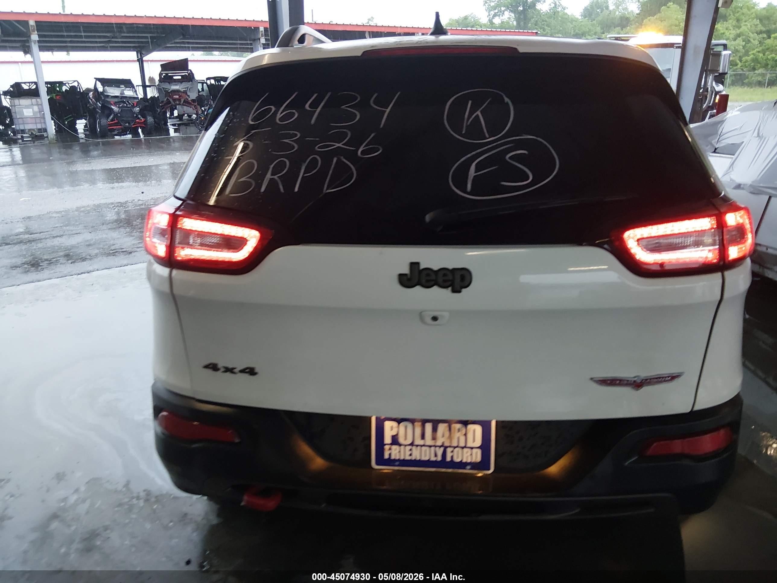 2015 Jeep Cherokee Trailhawk White vin: 1C4PJMBB8FW524813