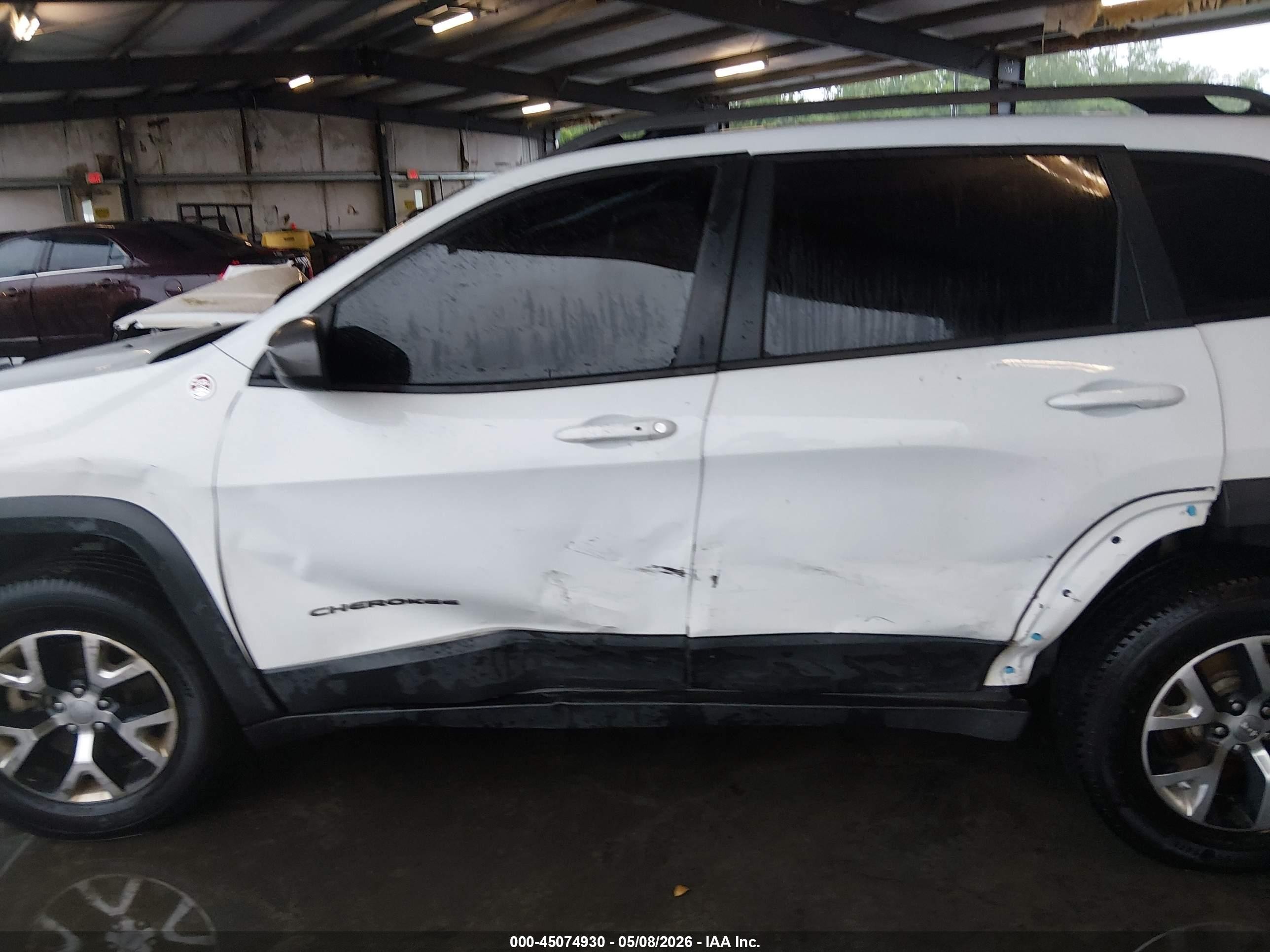 2015 Jeep Cherokee Trailhawk White vin: 1C4PJMBB8FW524813