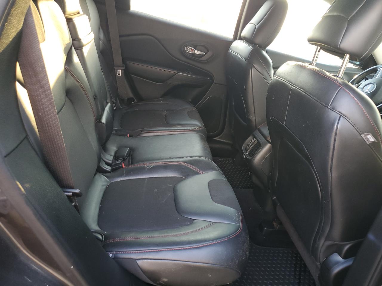 2015 Jeep Cherokee Trailhawk Gray vin: 1C4PJMBB8FW594067