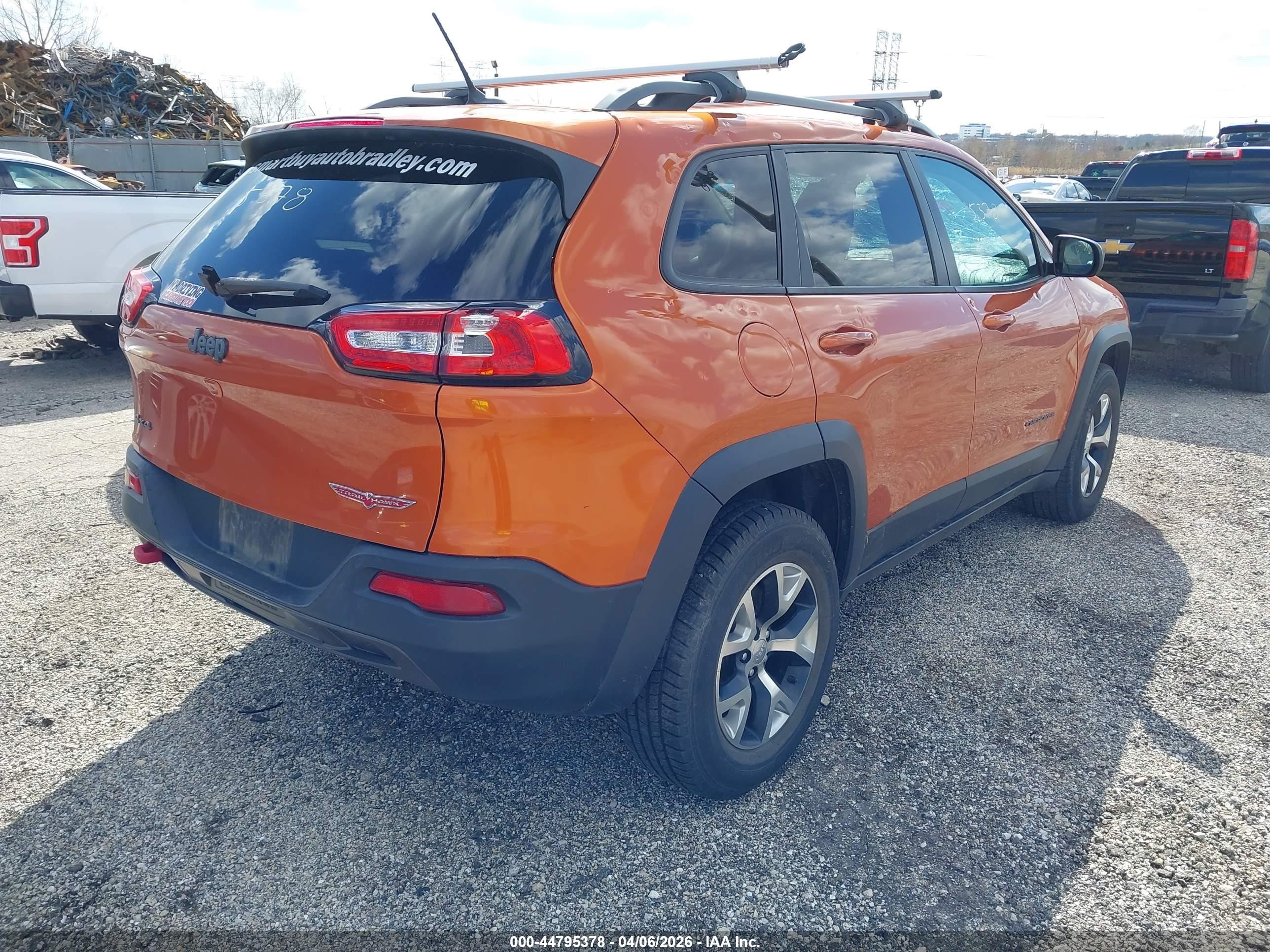 2015 Jeep Cherokee Trailhawk Orange vin: 1C4PJMBBXFW576847