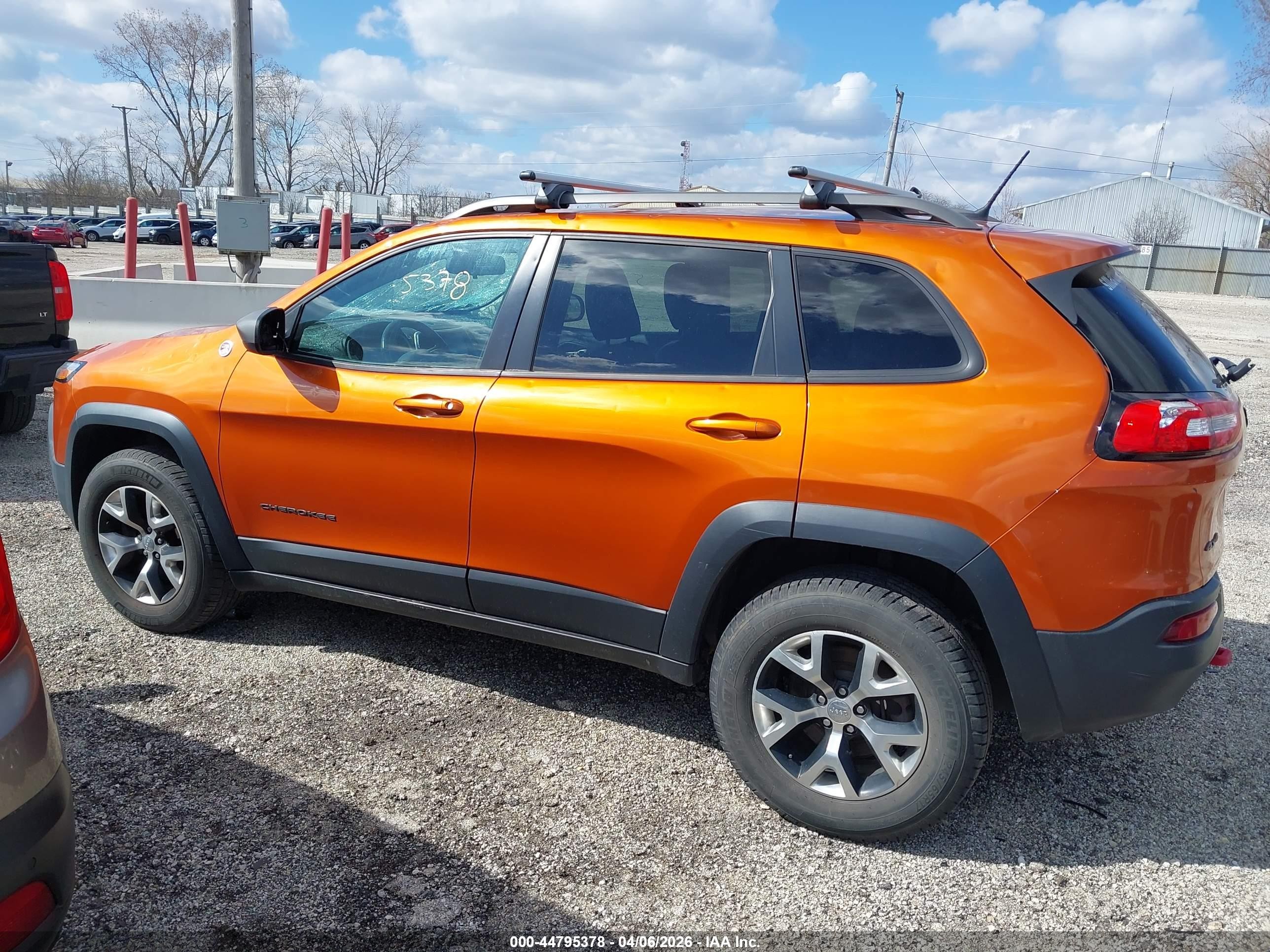 2015 Jeep Cherokee Trailhawk Orange vin: 1C4PJMBBXFW576847
