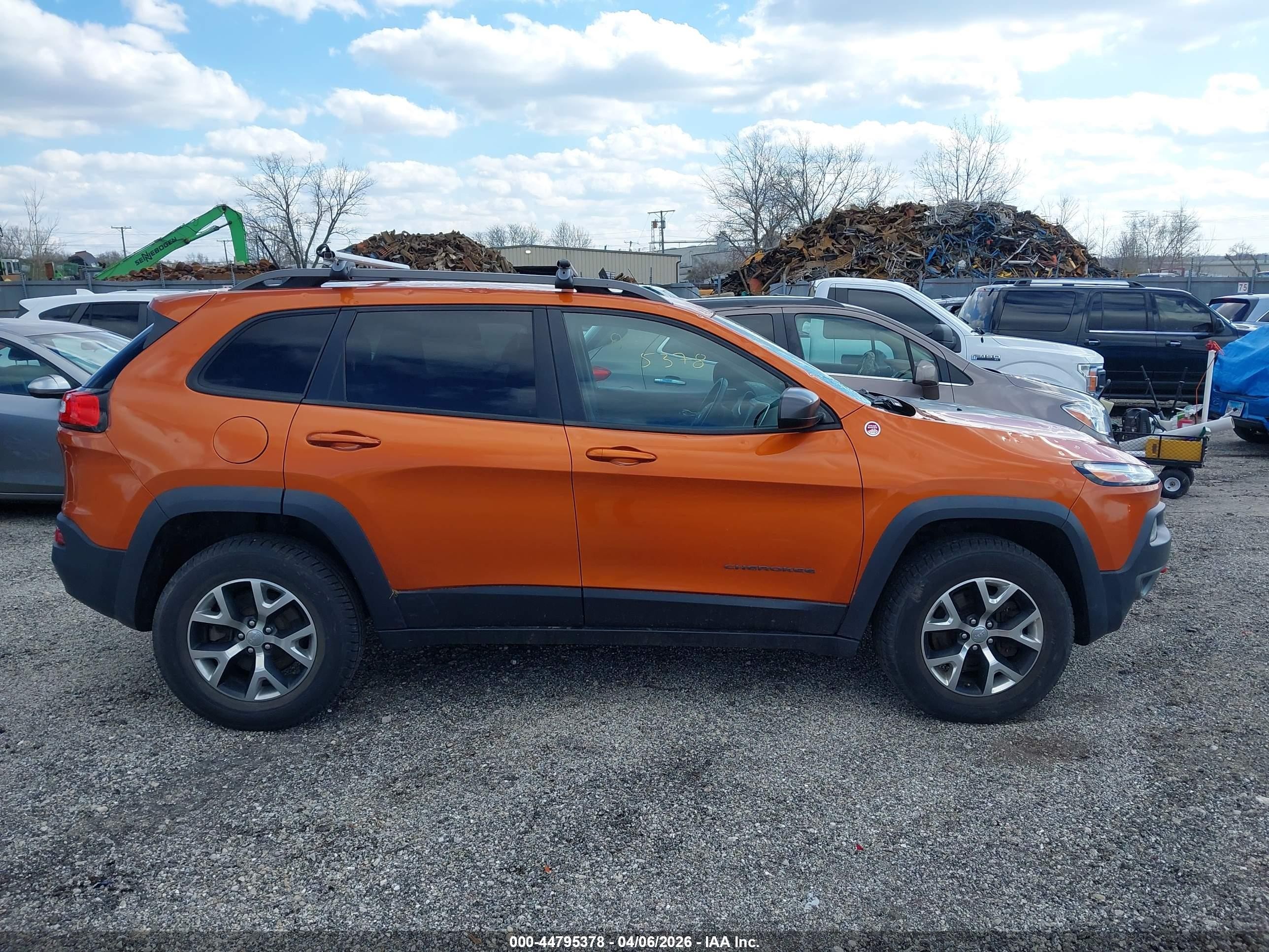 2015 Jeep Cherokee Trailhawk Orange vin: 1C4PJMBBXFW576847