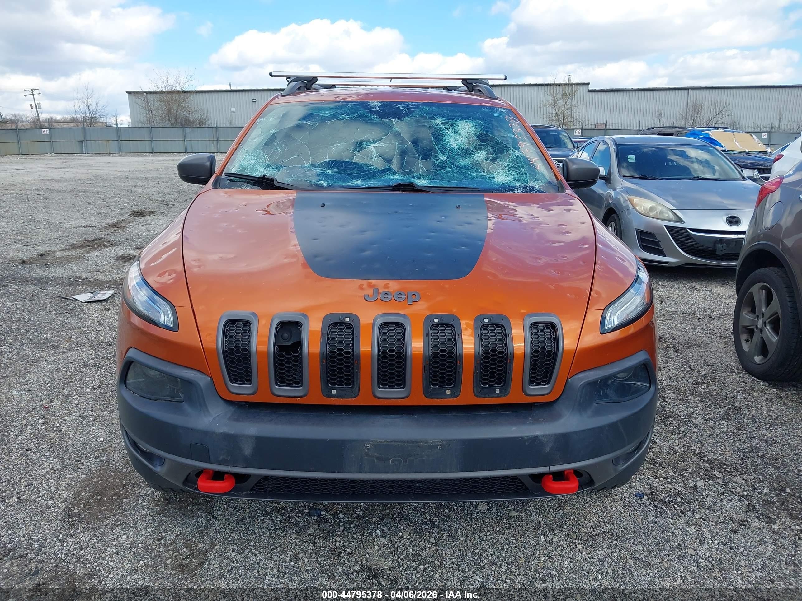 2015 Jeep Cherokee Trailhawk Orange vin: 1C4PJMBBXFW576847