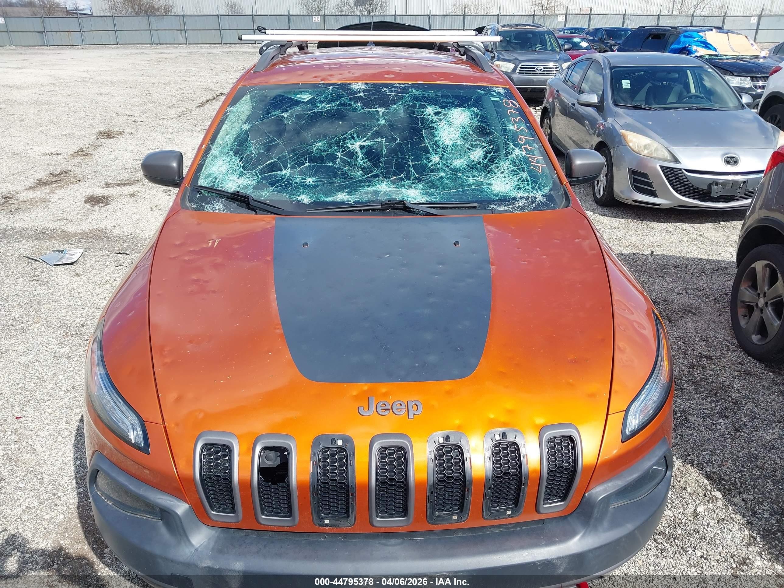 2015 Jeep Cherokee Trailhawk Orange vin: 1C4PJMBBXFW576847