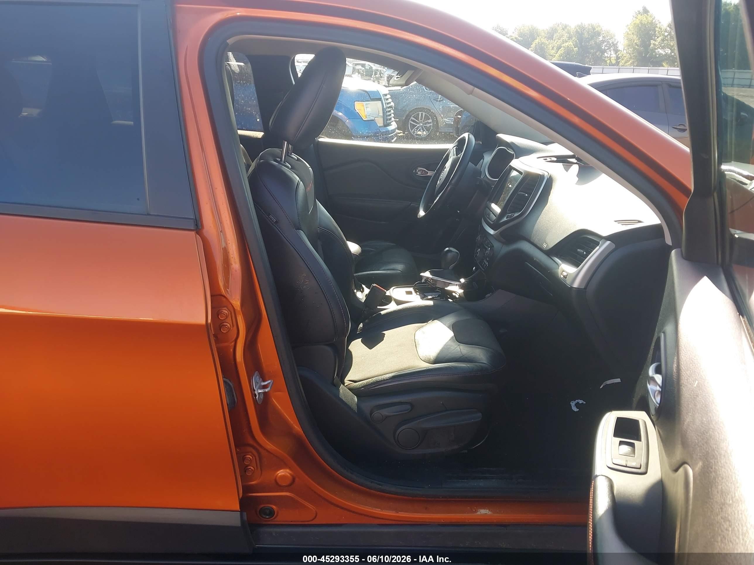 2015 Jeep Cherokee Trailhawk Orange vin: 1C4PJMBBXFW727508