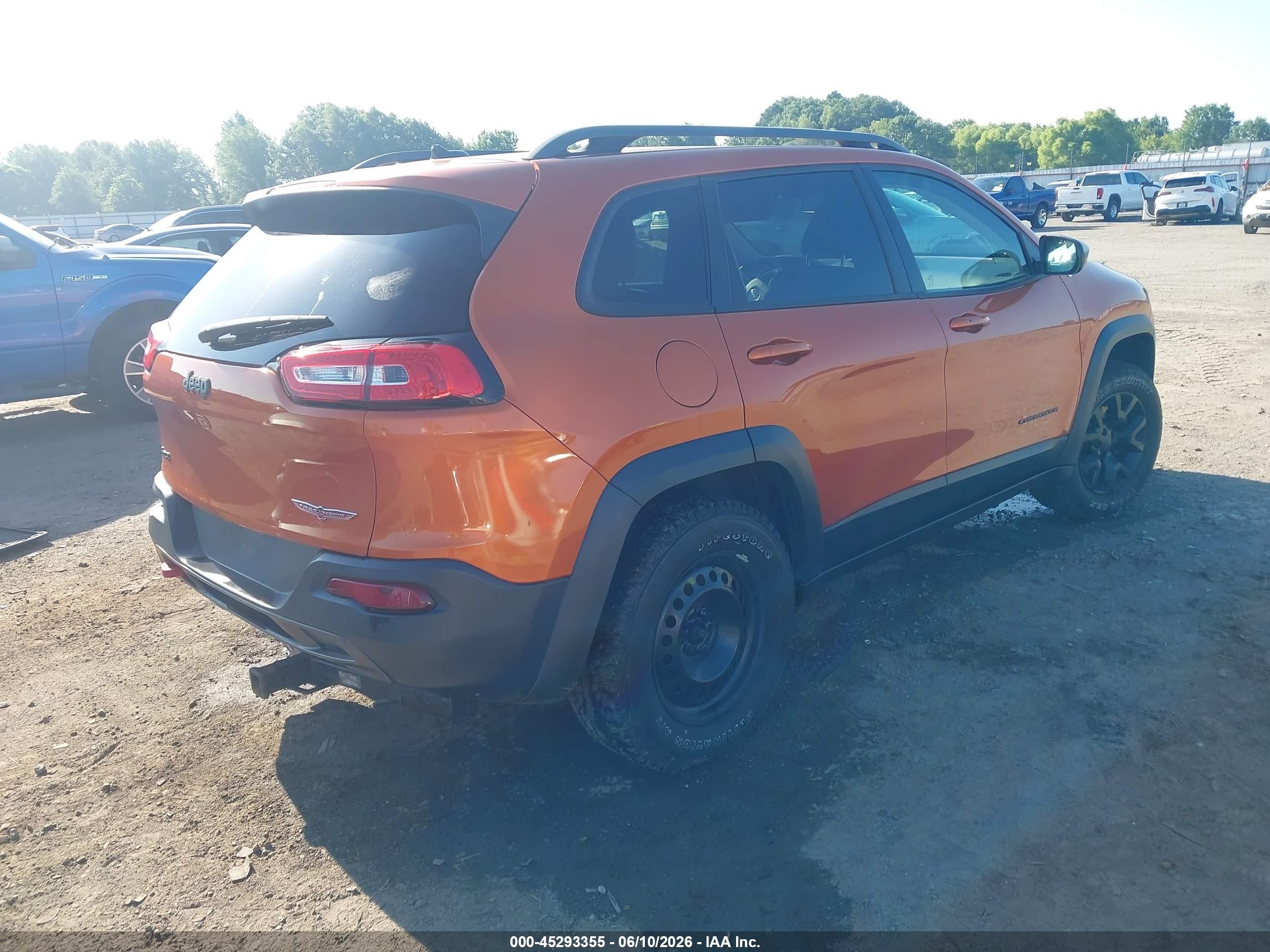 2015 Jeep Cherokee Trailhawk Orange vin: 1C4PJMBBXFW727508