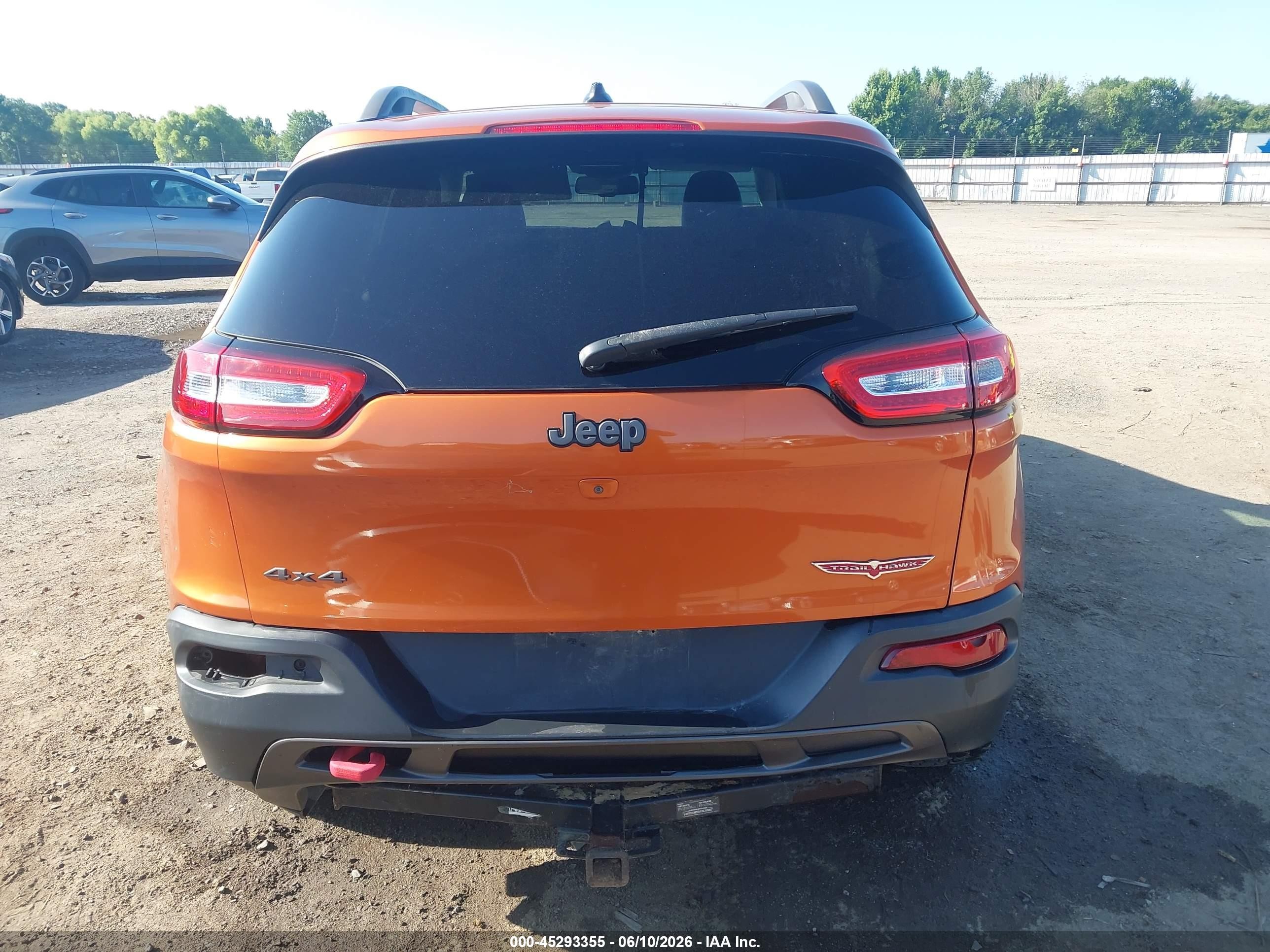 2015 Jeep Cherokee Trailhawk Orange vin: 1C4PJMBBXFW727508