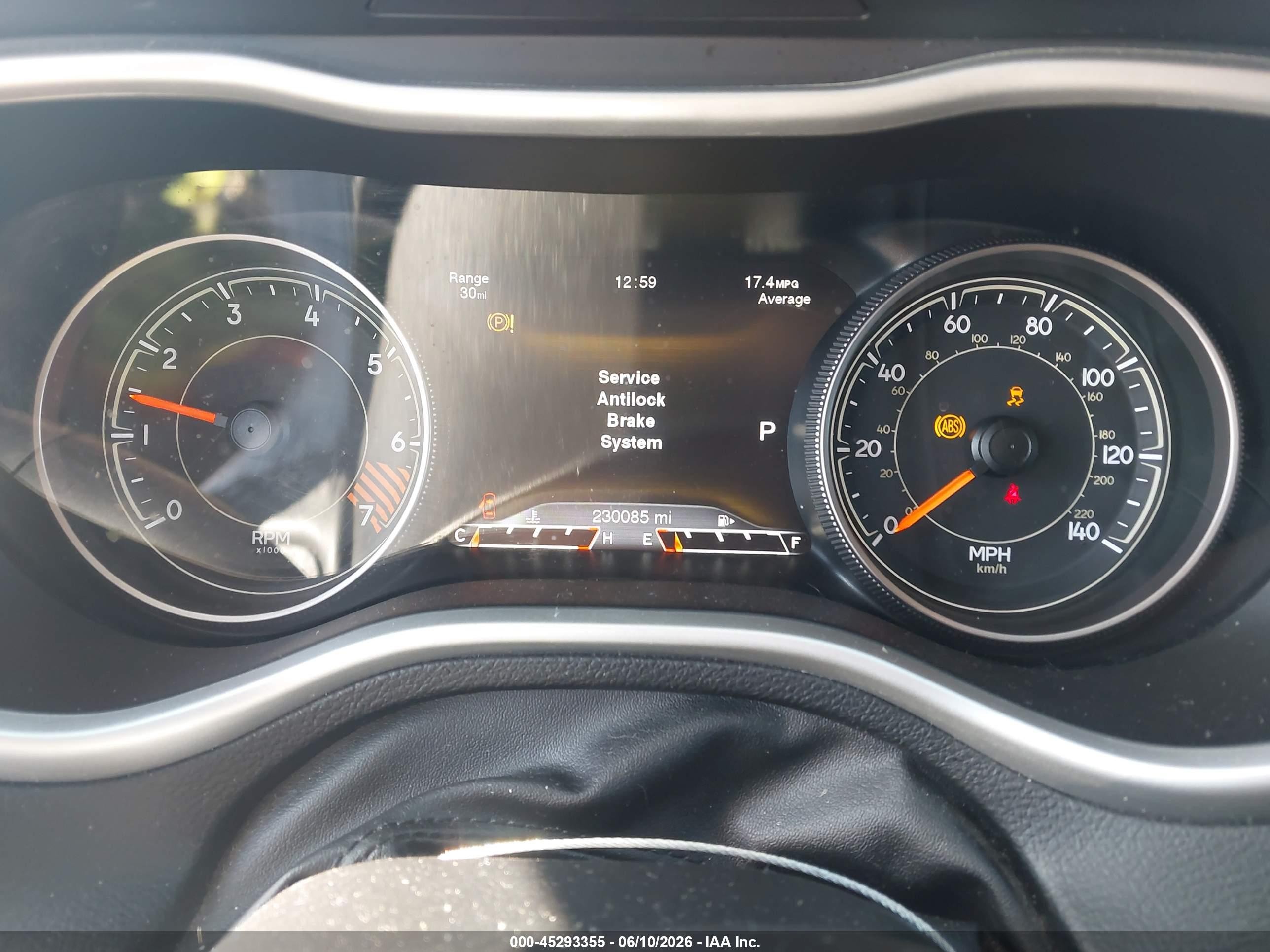 2015 Jeep Cherokee Trailhawk Orange vin: 1C4PJMBBXFW727508