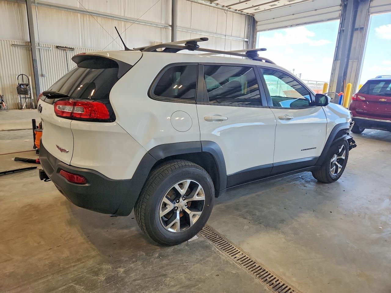 2014 Jeep Cherokee Trailhawk White vin: 1C4PJMBS0EW140684