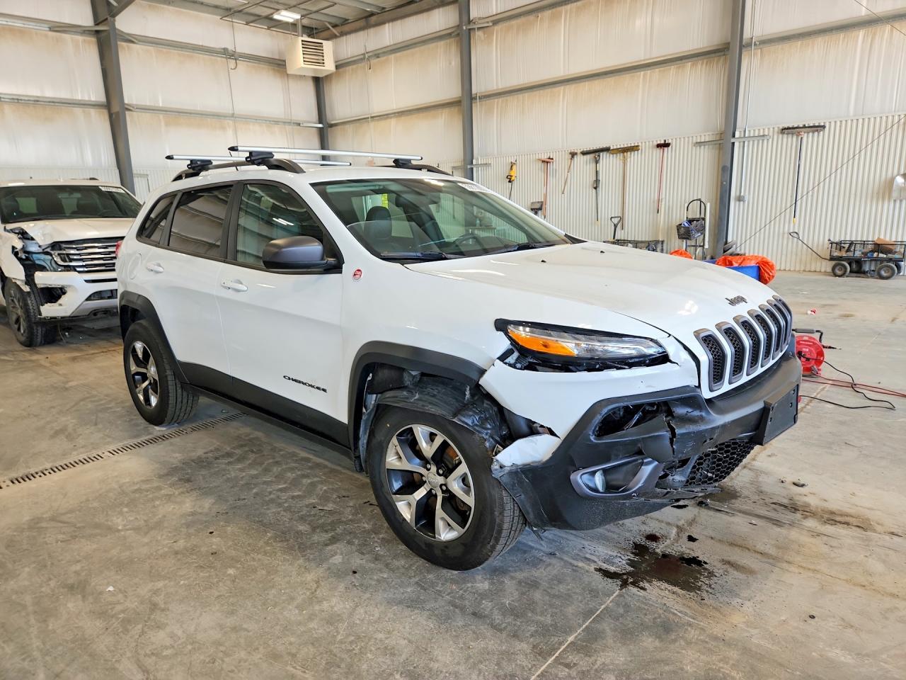 2014 Jeep Cherokee Trailhawk White vin: 1C4PJMBS0EW140684