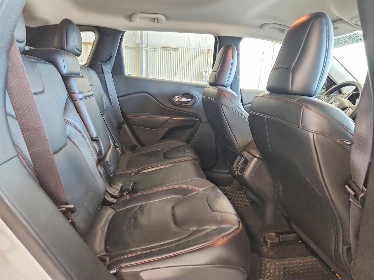 2014 Jeep Cherokee Trailhawk White vin: 1C4PJMBS0EW140684