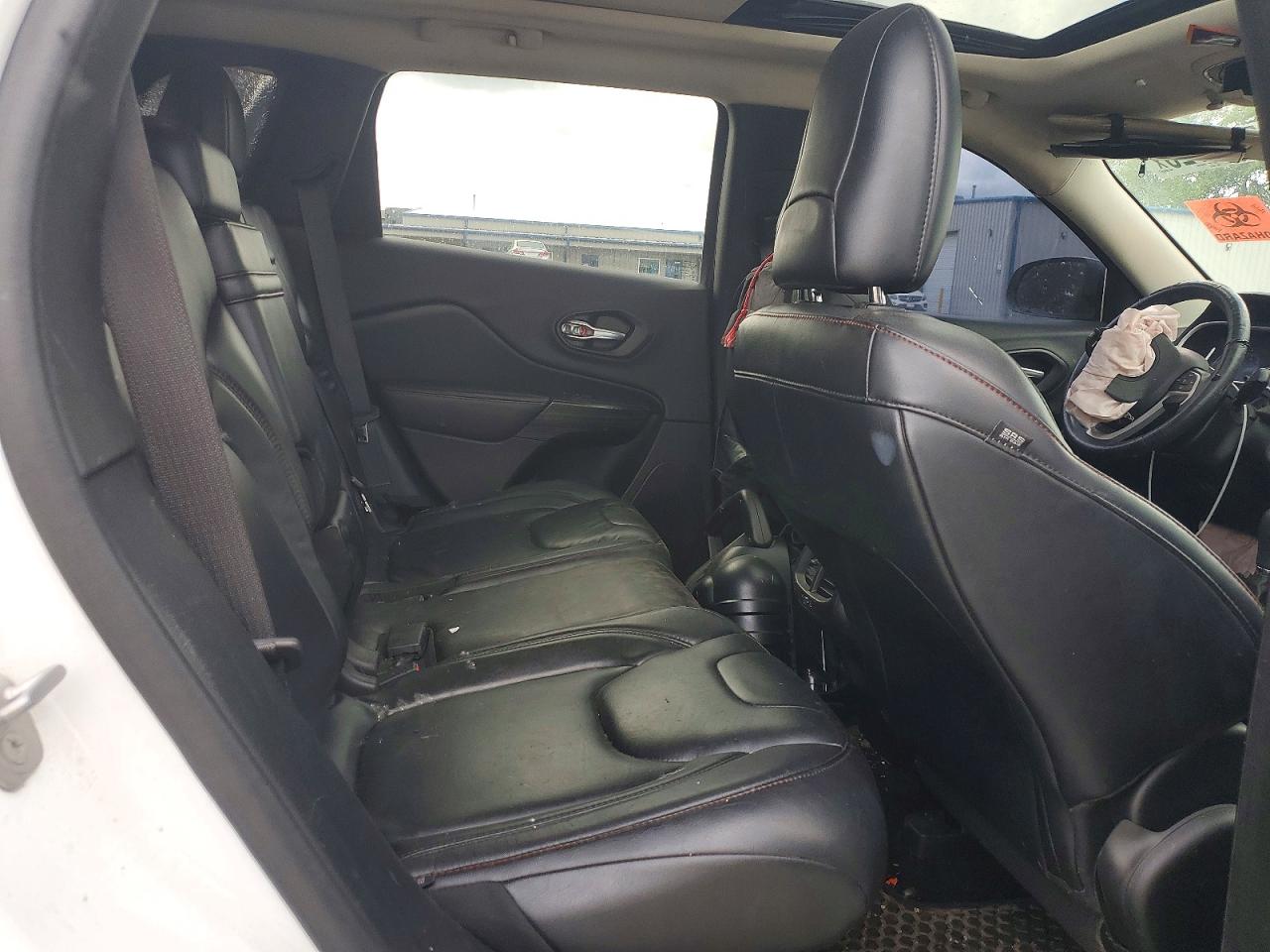 2014 Jeep Cherokee Trailhawk White vin: 1C4PJMBS0EW193255