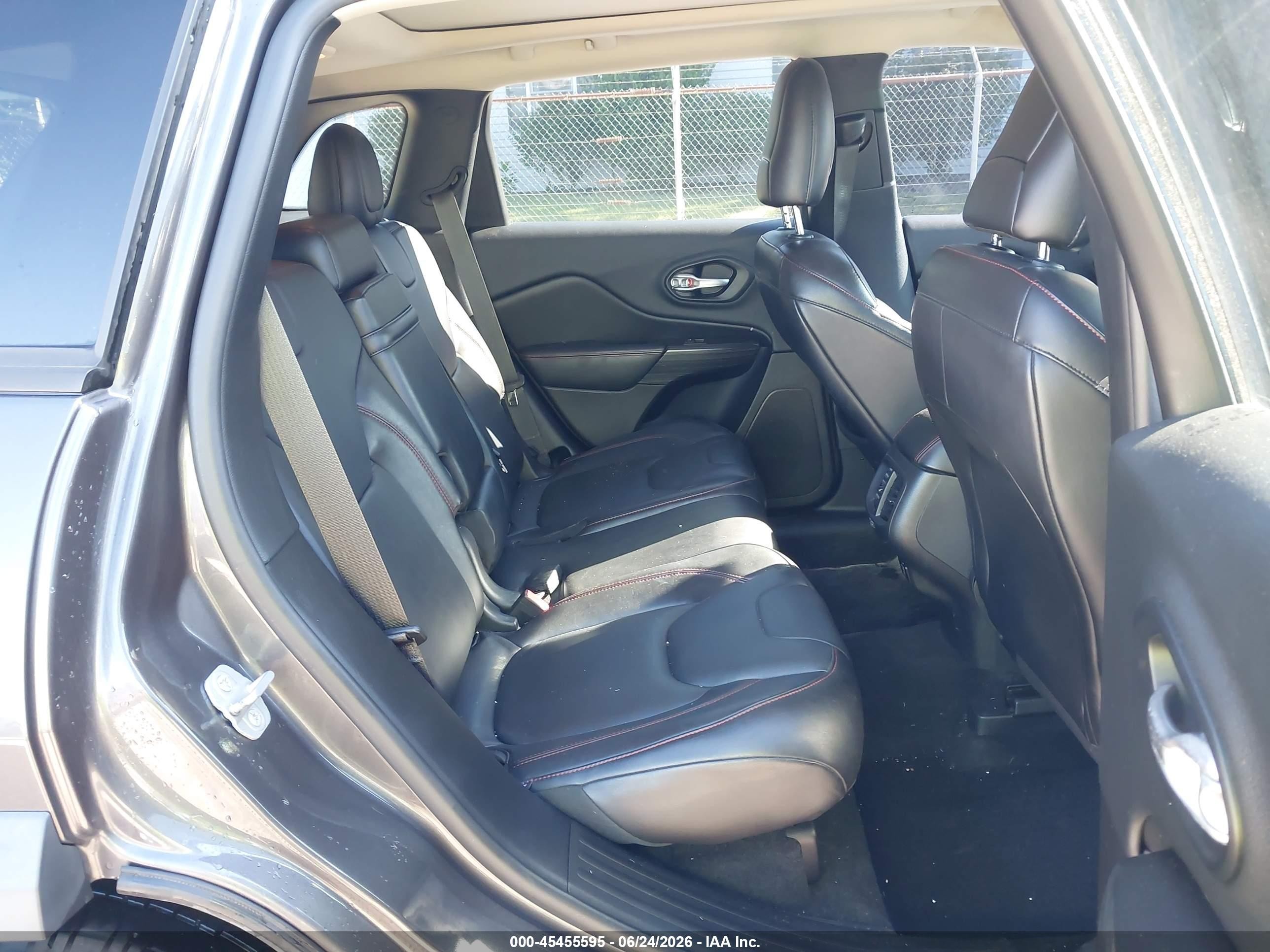 2014 Jeep Cherokee Trailhawk Gray vin: 1C4PJMBS0EW232653